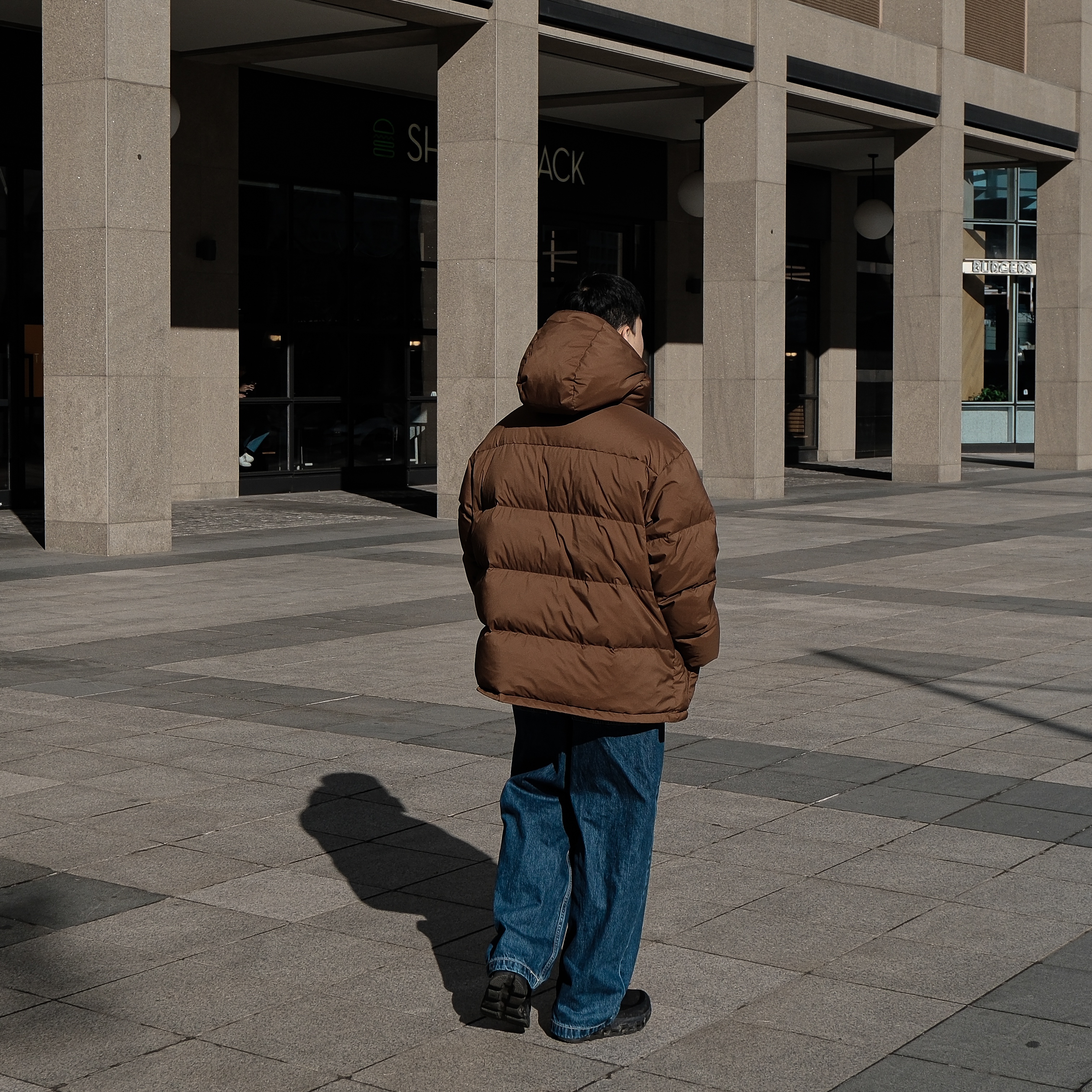 Uniqlo x JW Anderson Wide Fit Jeans Blue, On Running x Post Archive Faction (Paf) Cloudmonster 2 Black Magnet 착용 스타일 - 4
