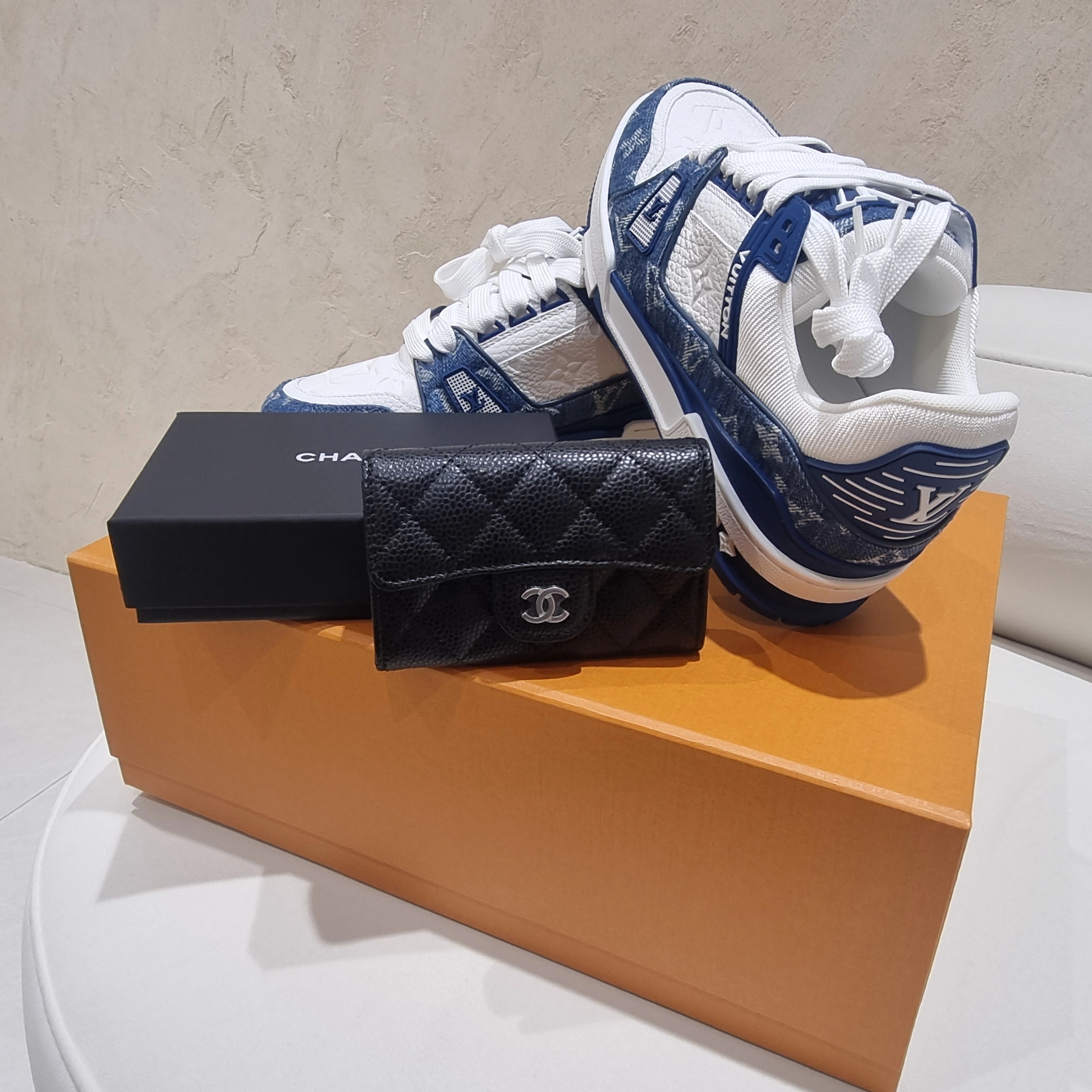 Chanel Classic Card Holder Grained Calfskin & Silver Black 착용 스타일