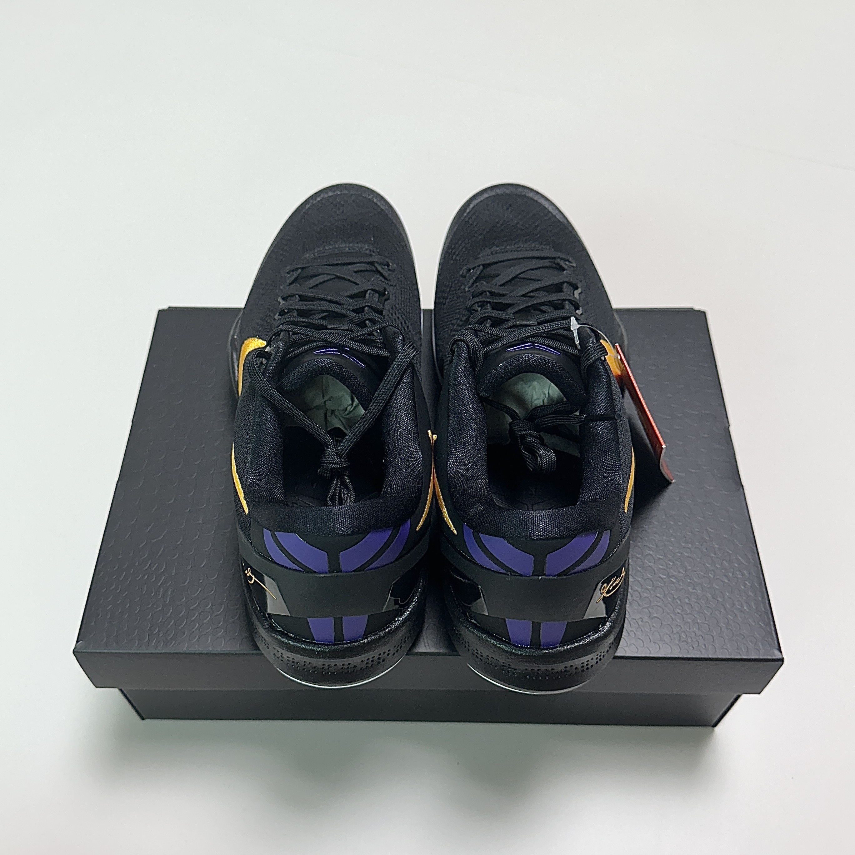 Nike Kobe 8 Protro Black and University Gold 착용 스타일 - 3