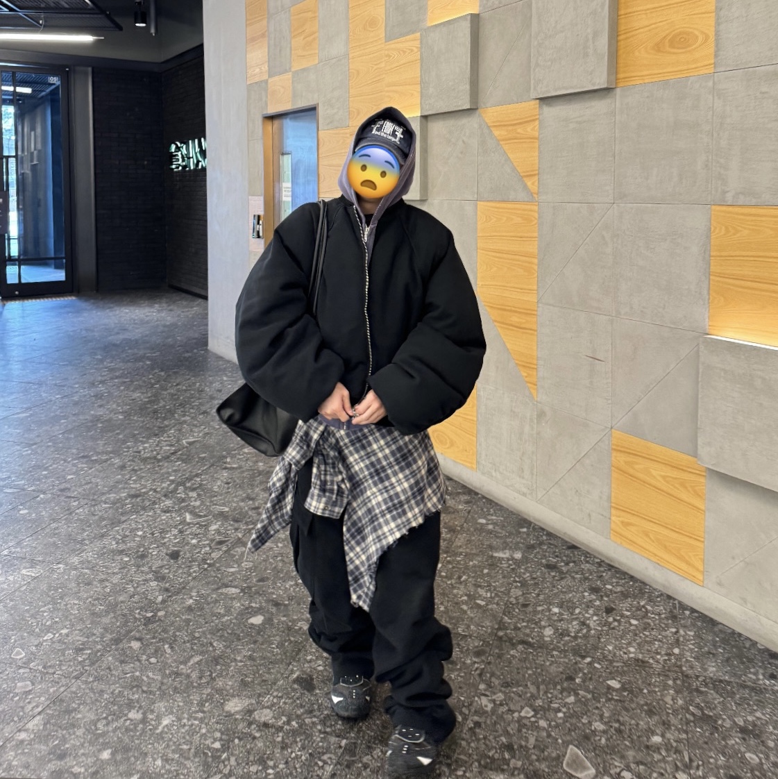 Salomon x The Broken Arm XA Jungle Black White, Farfromwhat Far Oversized Bomber Black 착용 스타일