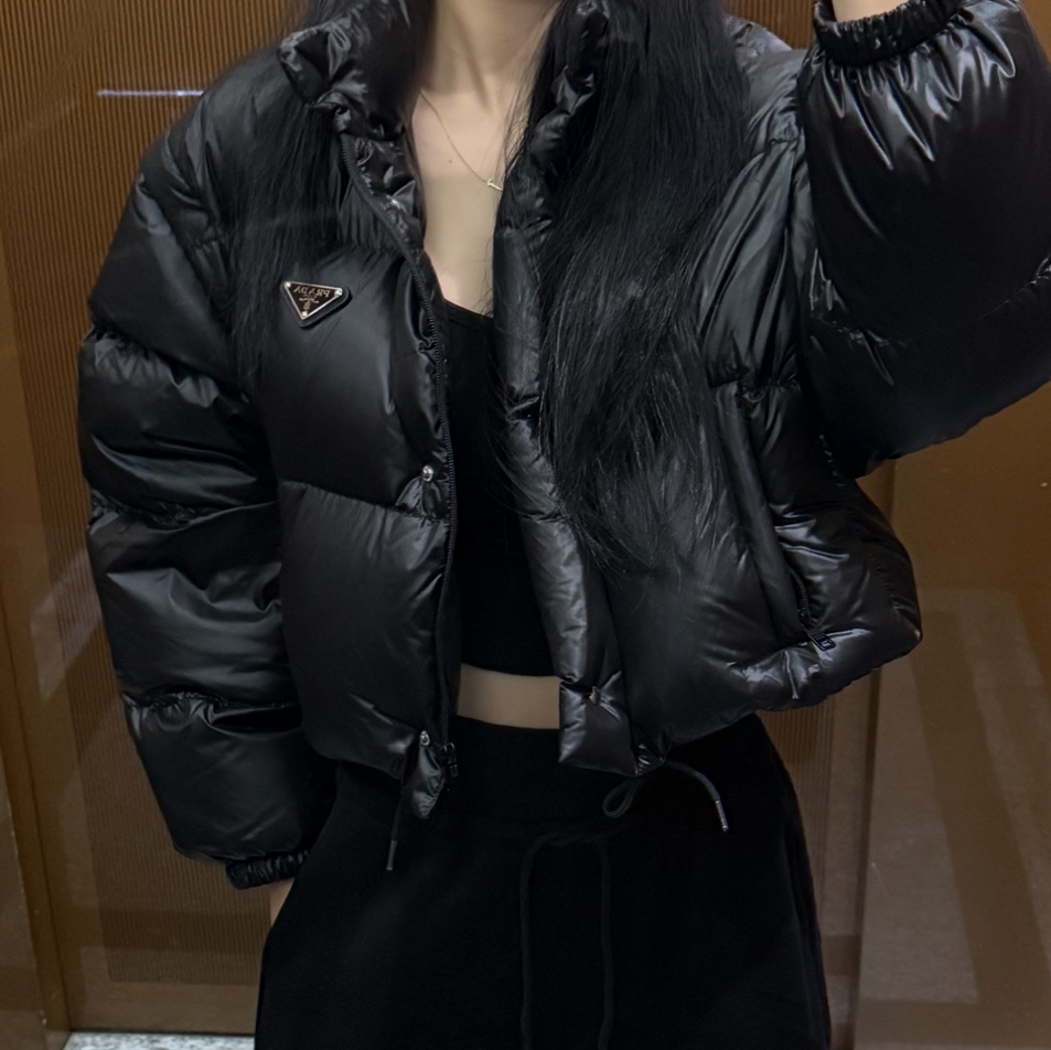 (W) Prada Re-Nylon Cropped Convertible Down Jacket Black 착용 스타일
