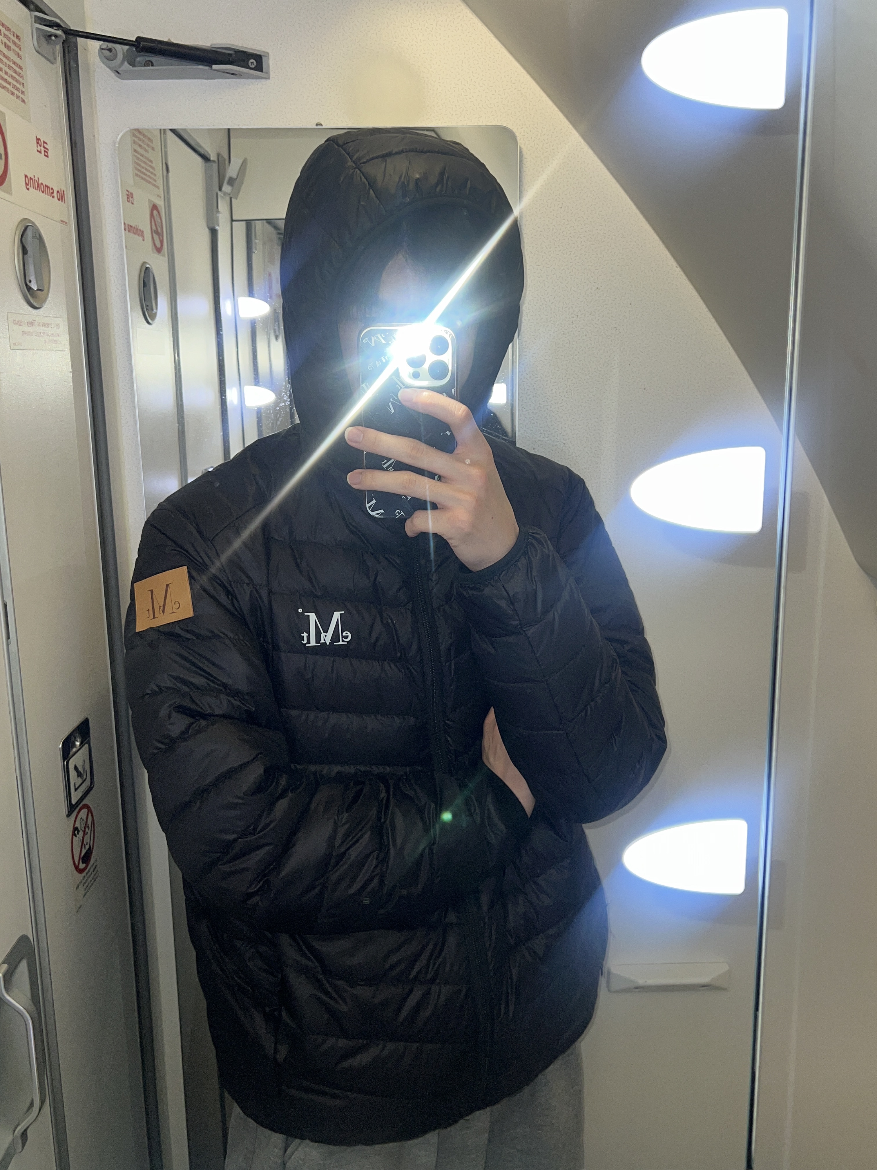 MUCENT Dite Over-Fit Light Weight Padding Black 착용 스타일 - 1