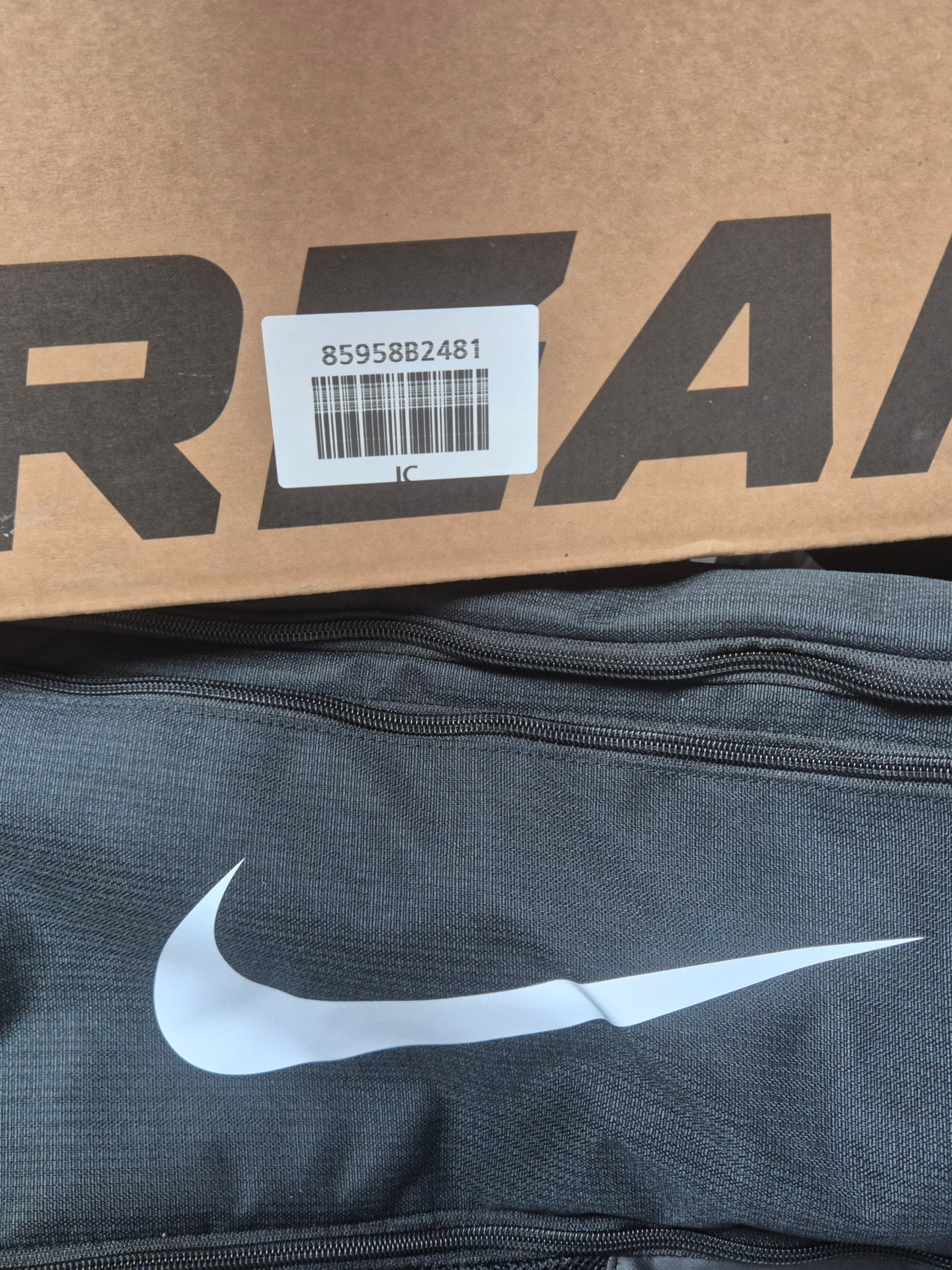 Nike Brasilia 9.5 Training Duffle Bag Medium 60L Black 착용 스타일
