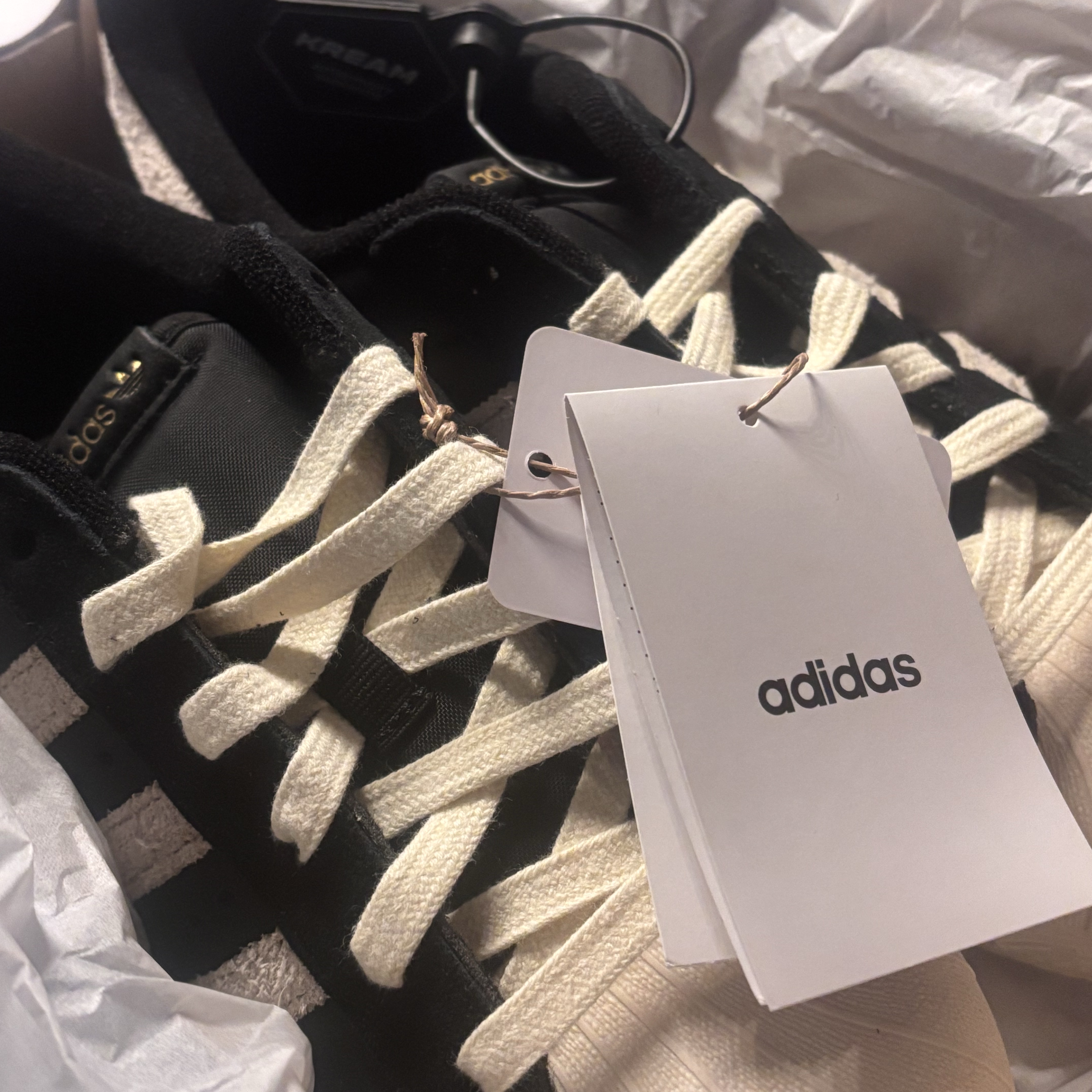 Adidas Superstar 82 Black White 착용 스타일