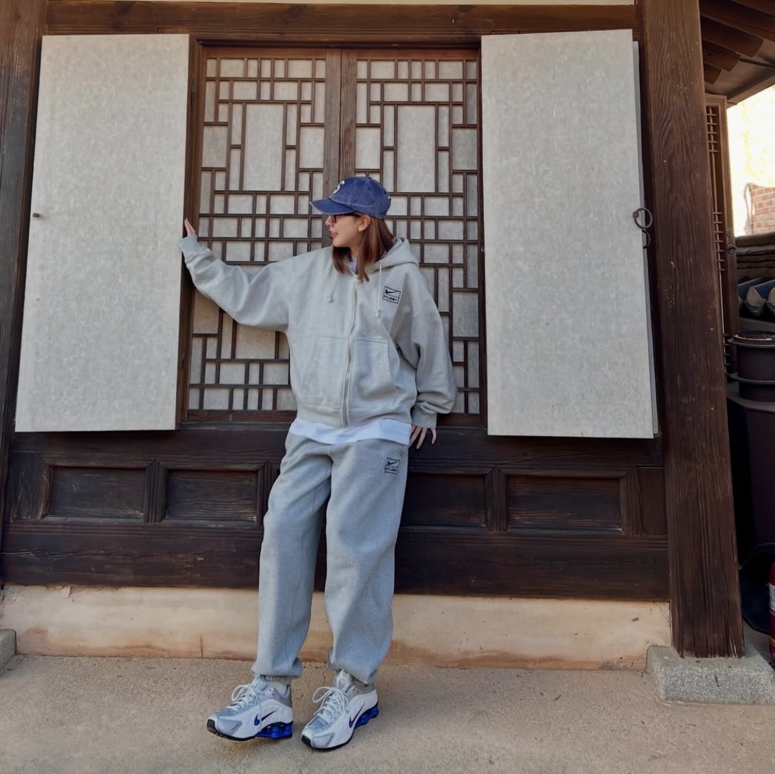 Supreme Pigment S Logo 6-Panel Navy - 24FW, Nike x Stussy Full Zip Fleece Hoodie Grey Heather (FJ9181-050) 착용 스타일 - 3
