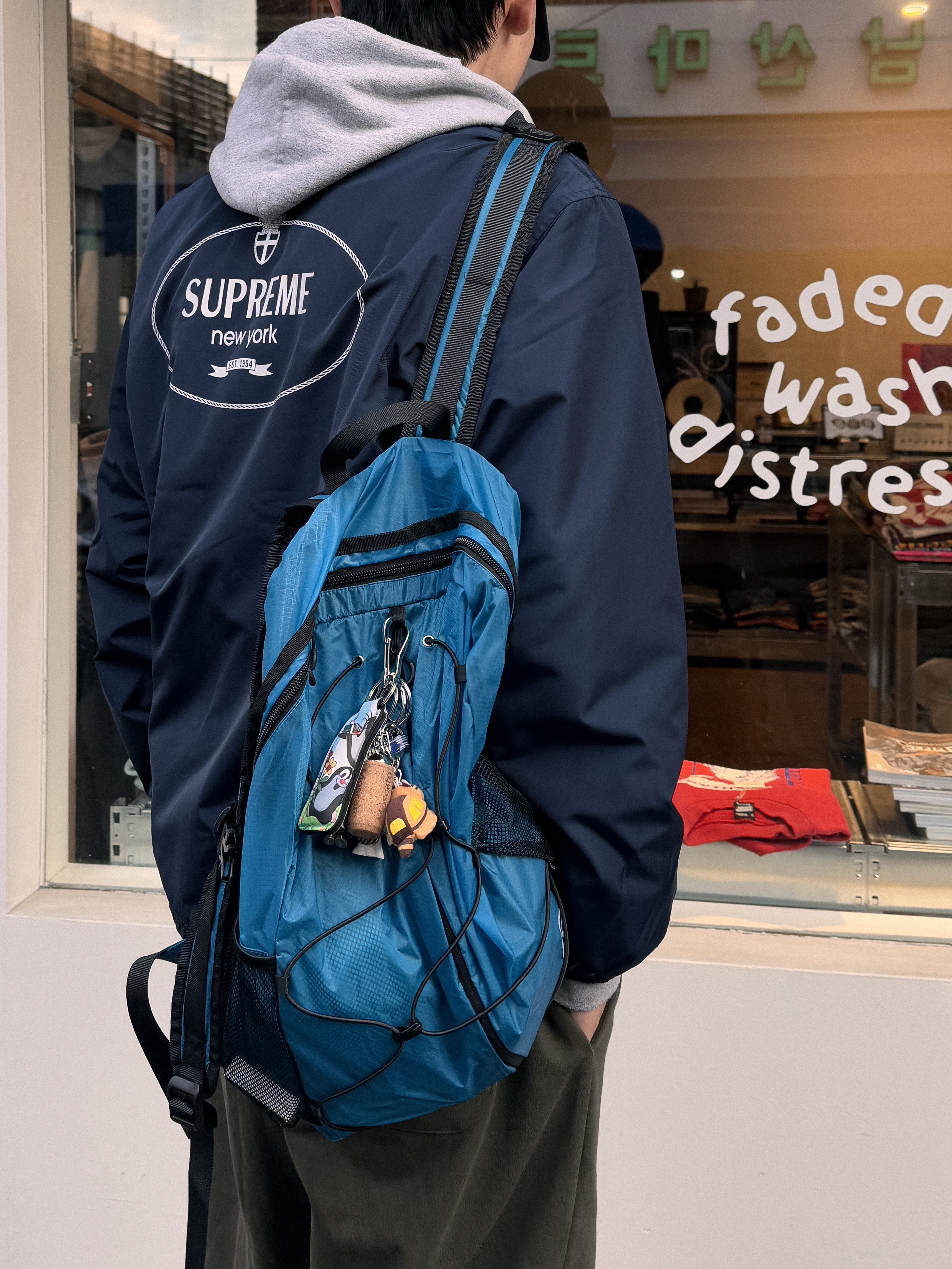 Supreme Crest Coaches Jacket Navy - 24FW 착용 스타일 - 1
