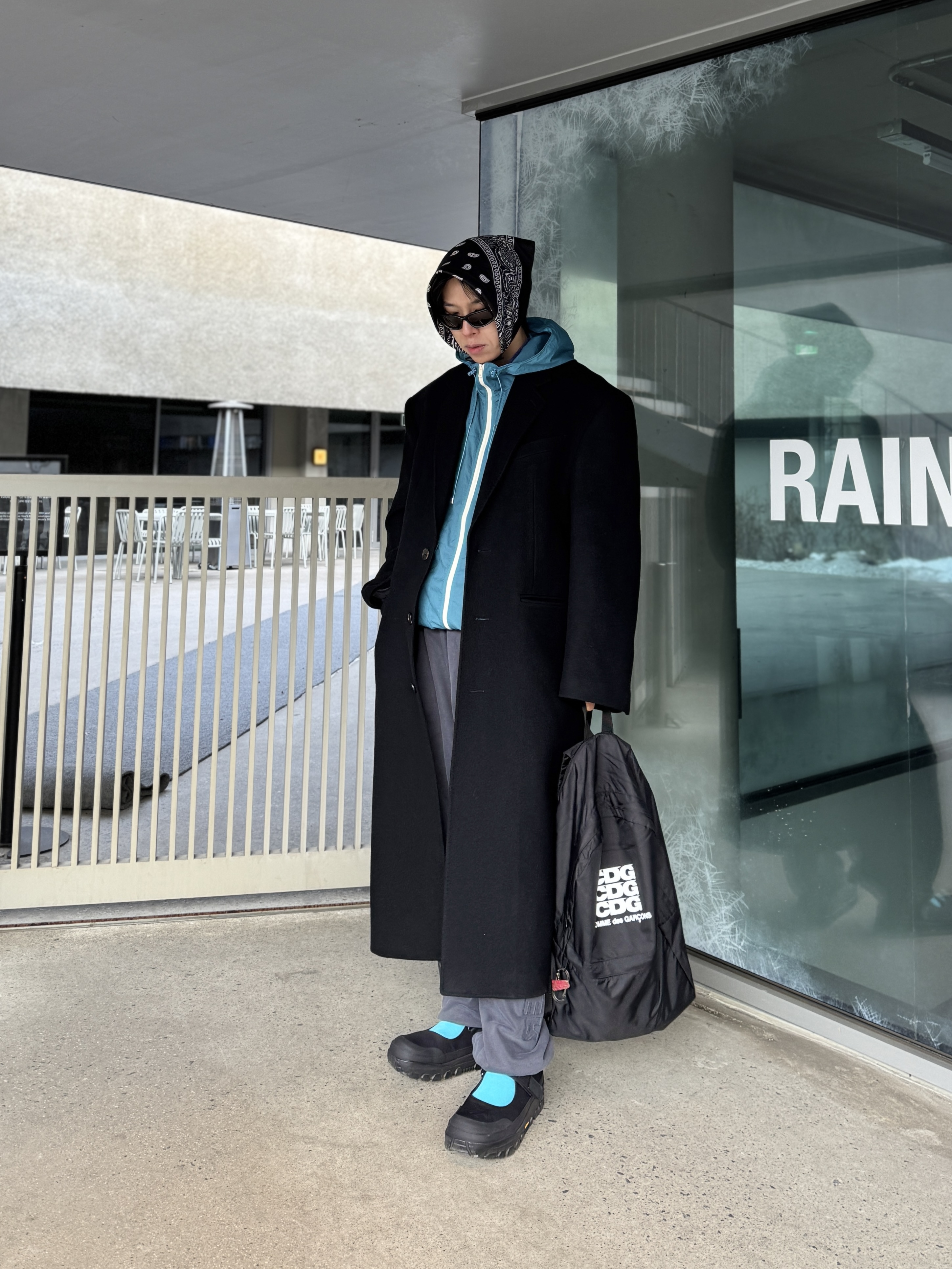 Amomento Vibram Mary Jane Black - 24FW, CDG Backpack Black 착용 스타일 - 2