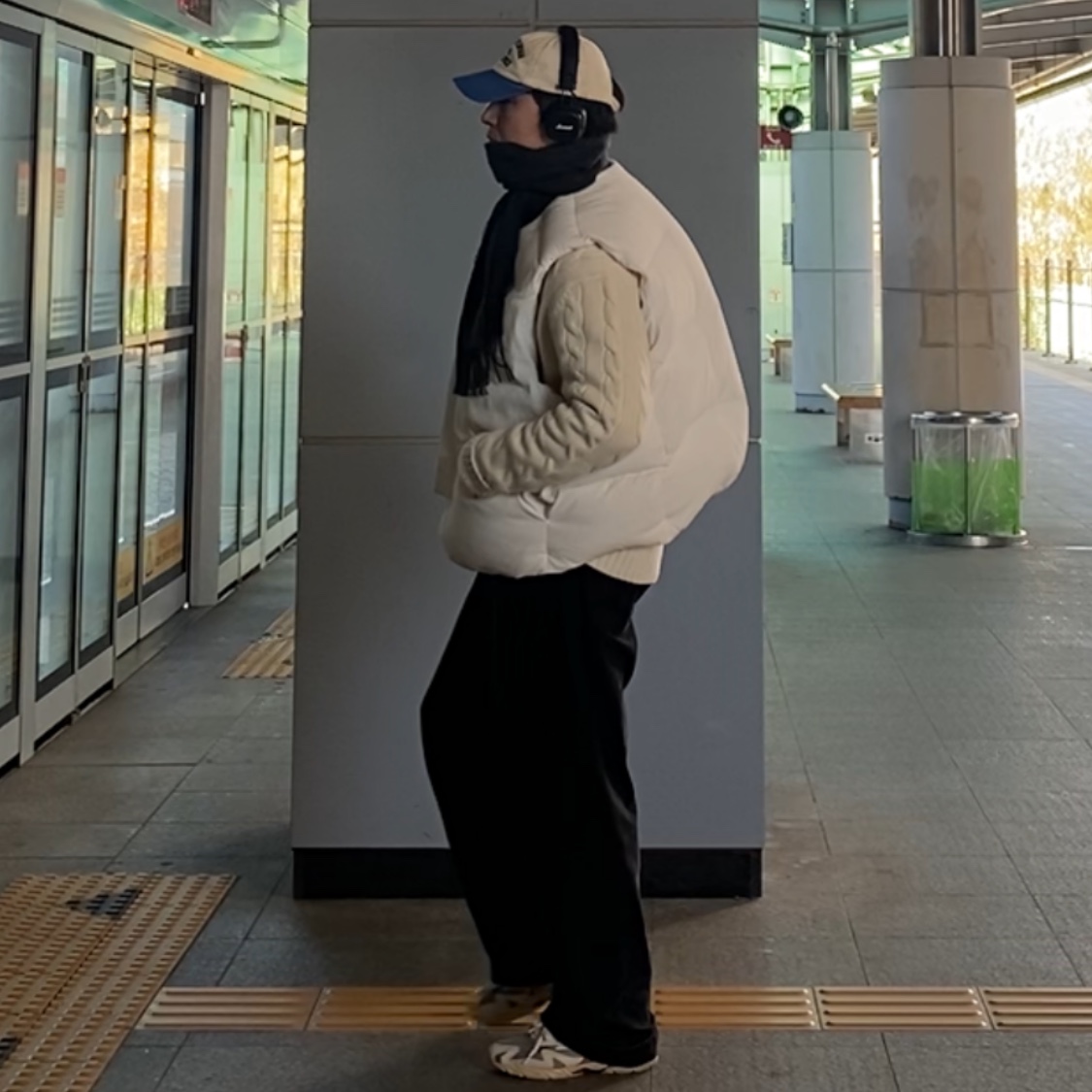 STU Duck Down Padded Vest White 착용 스타일 - 1
