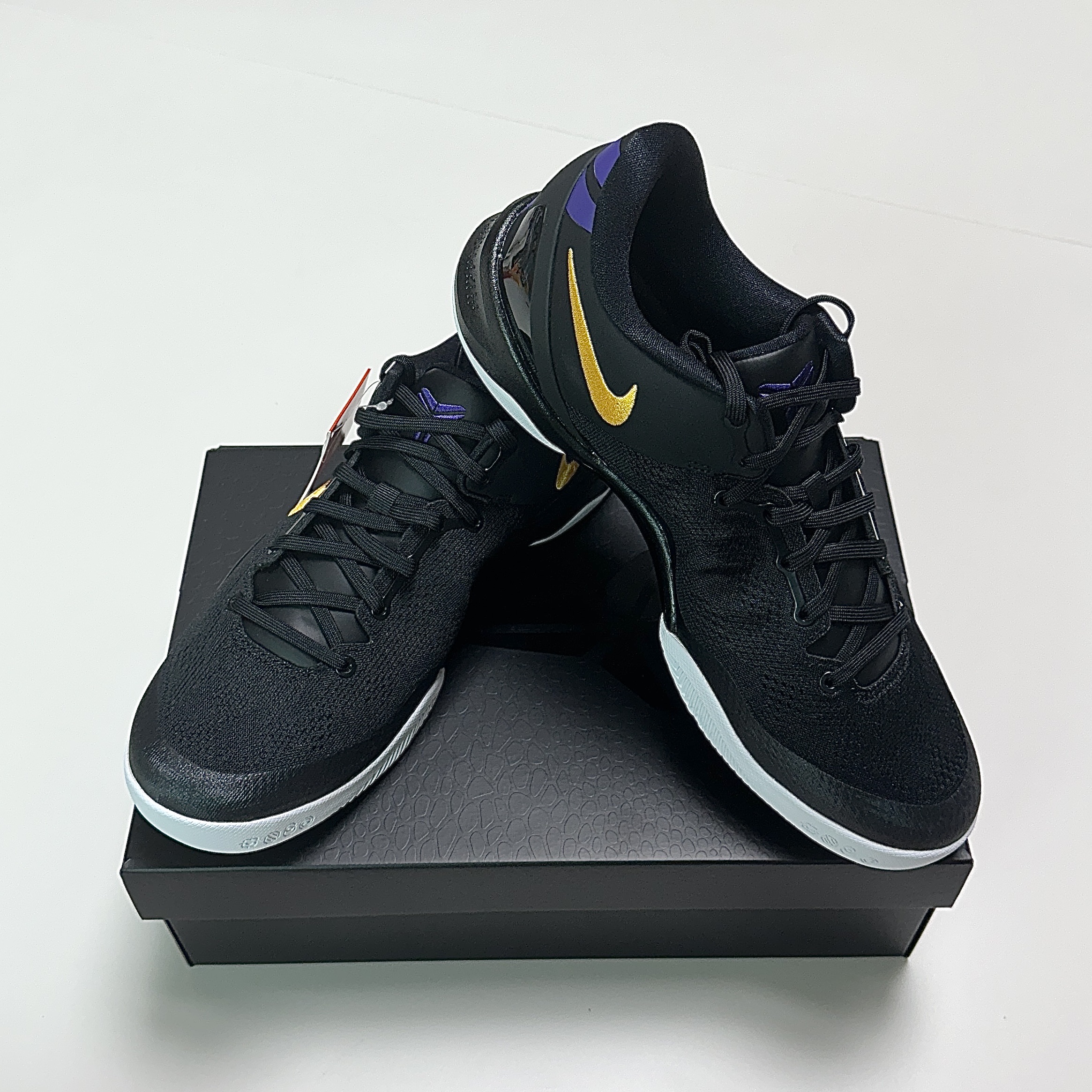 Nike Kobe 8 Protro Black and University Gold 착용 스타일 - 5