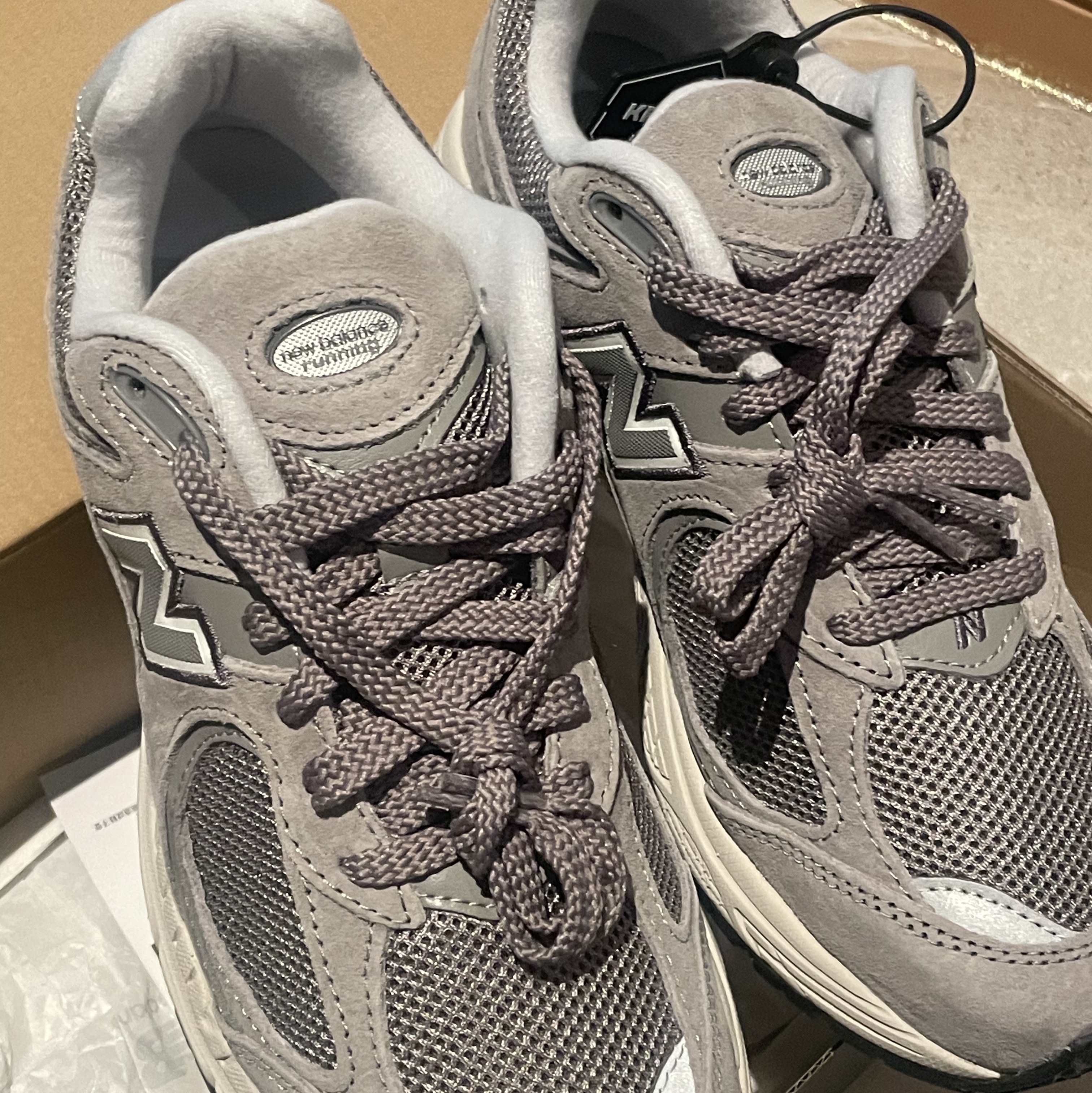 New Balance 2002R Grey 착용 스타일 - 3