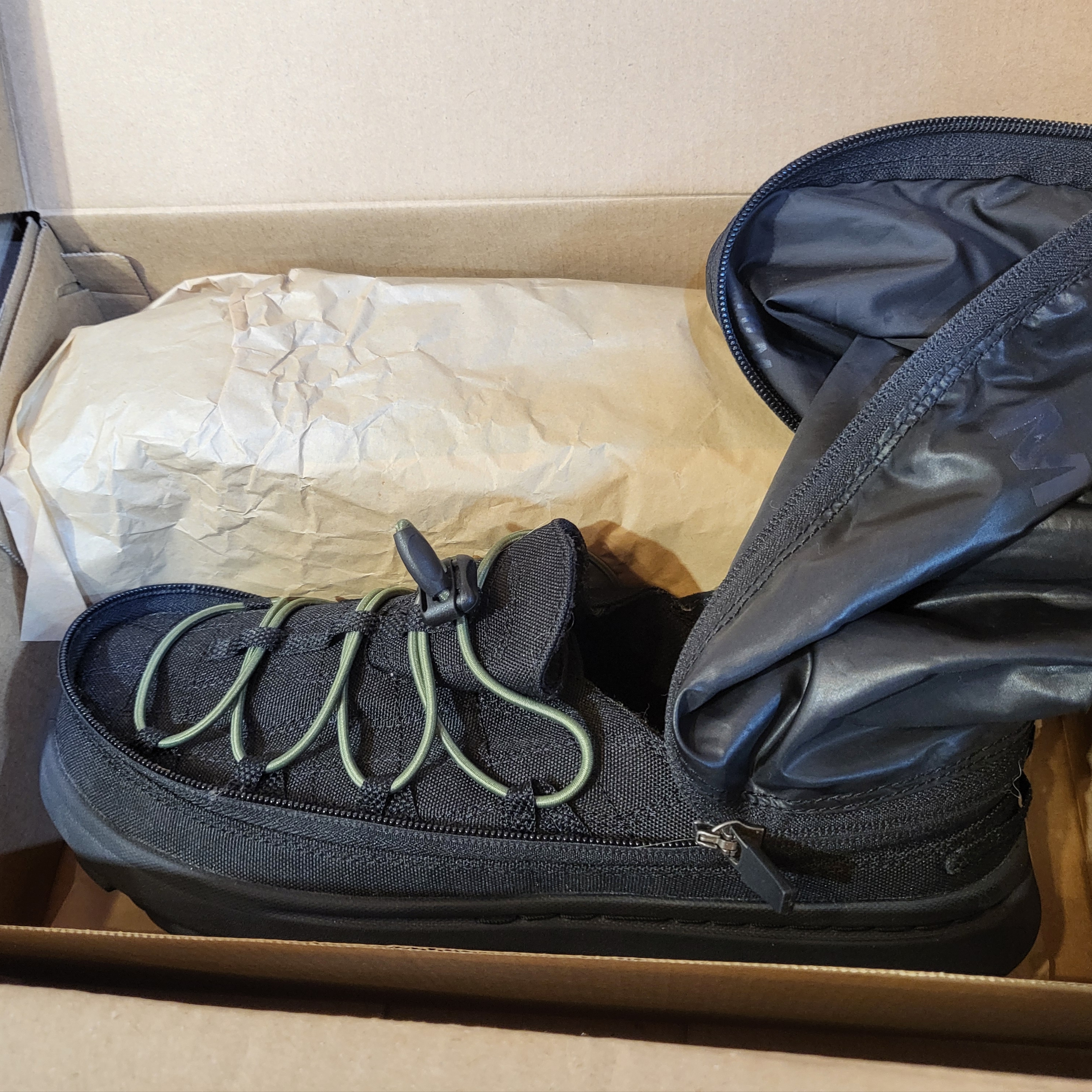 [1TRL] Merrell Hut Moc 2 Packable Zip Off SE Black - 24FW 착용 스타일