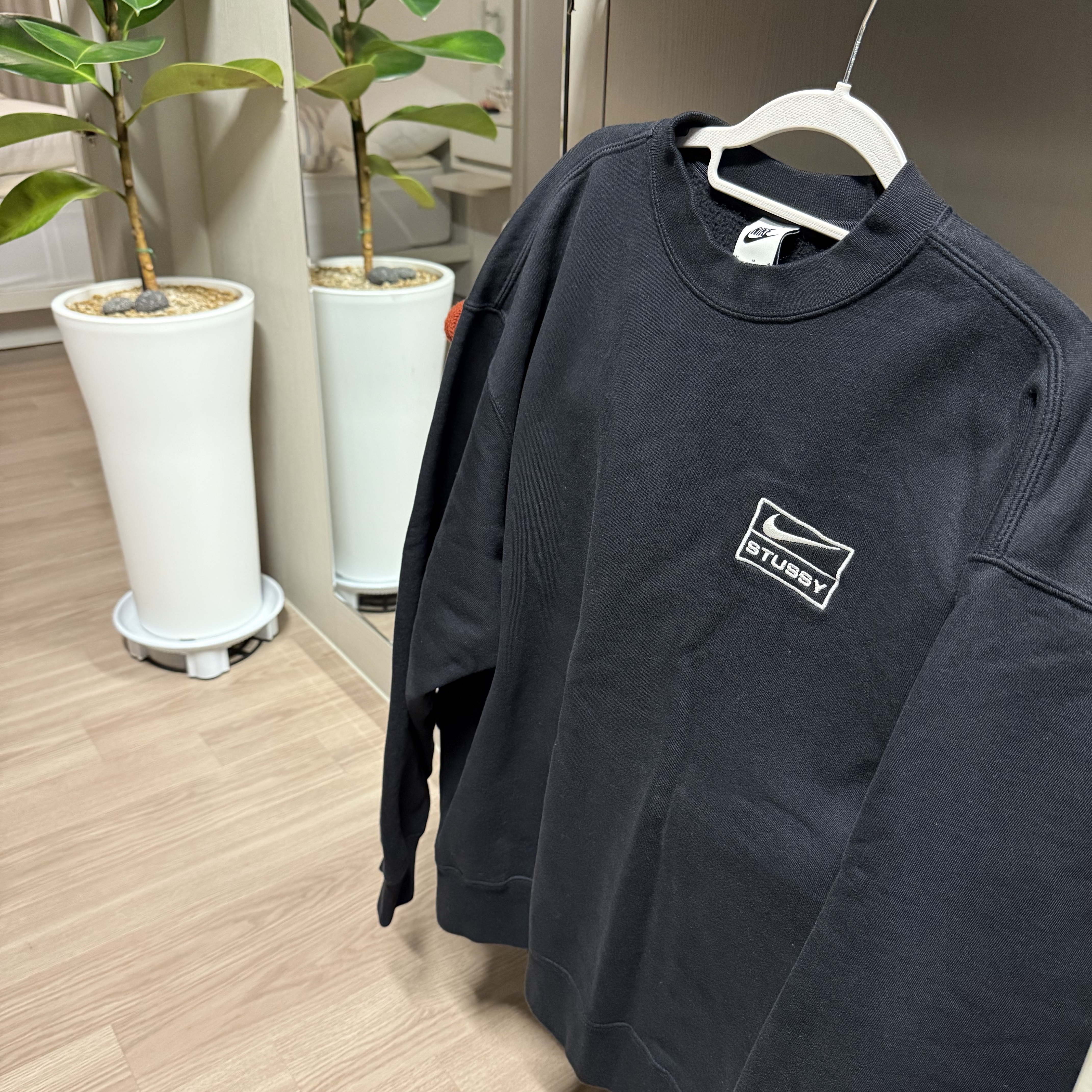 Nike x Stussy NRG Washed Fleece Crewneck Black (DO5310-010) 착용 스타일