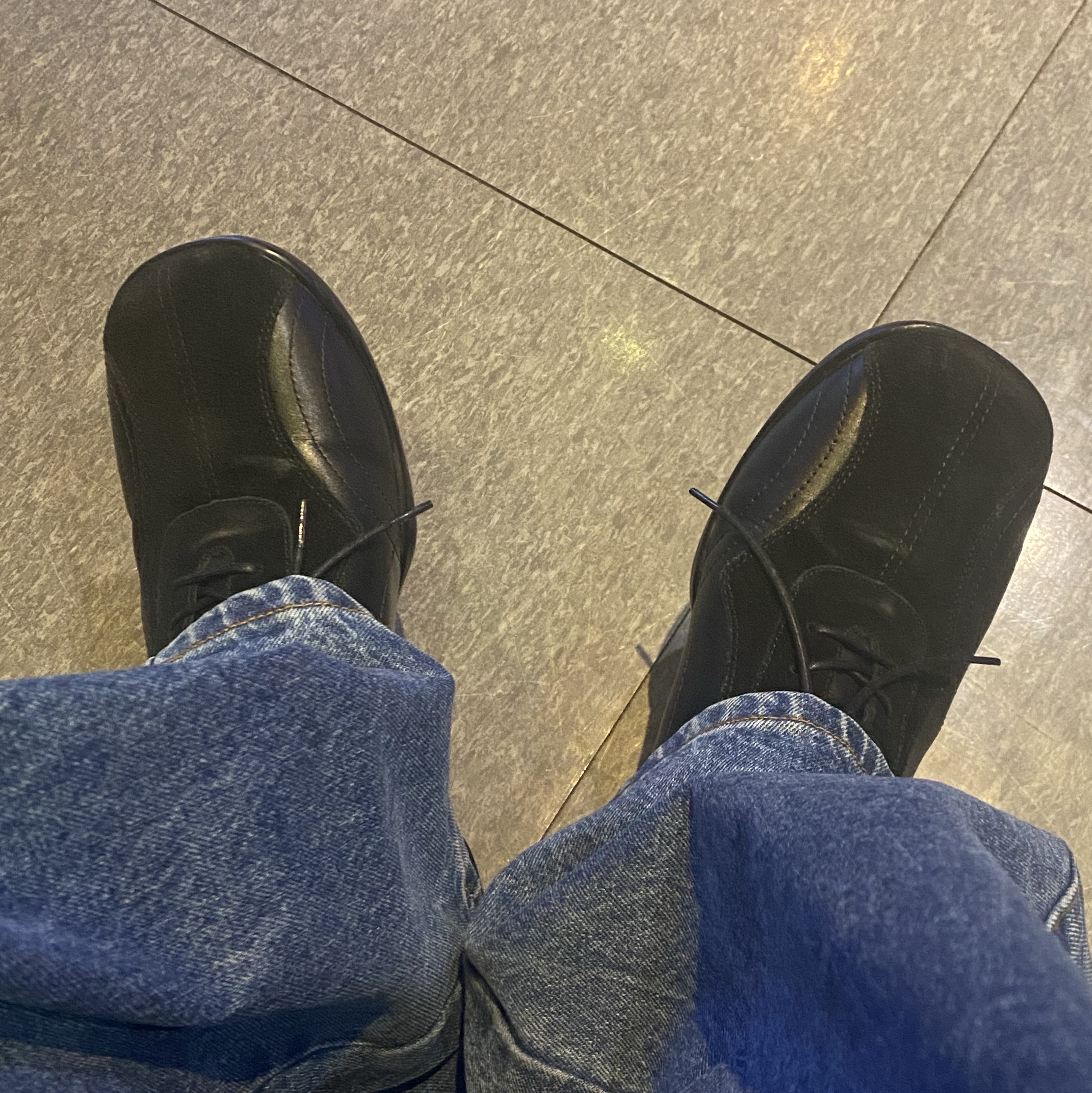 Pemont Square Black 착용 스타일