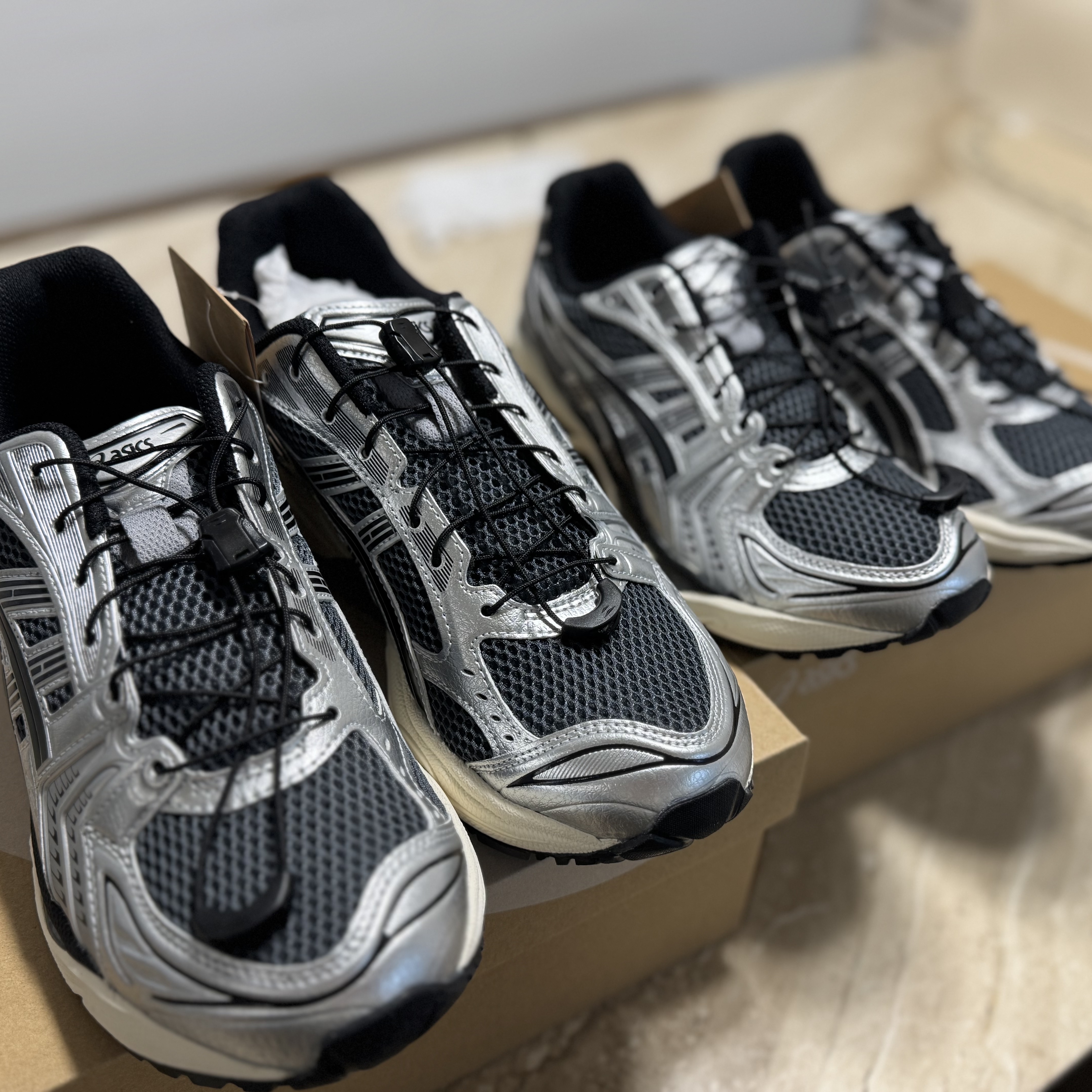 Asics Unlimited Gel-Kayano 14 Carrier Grey Black 착용 스타일 - 1