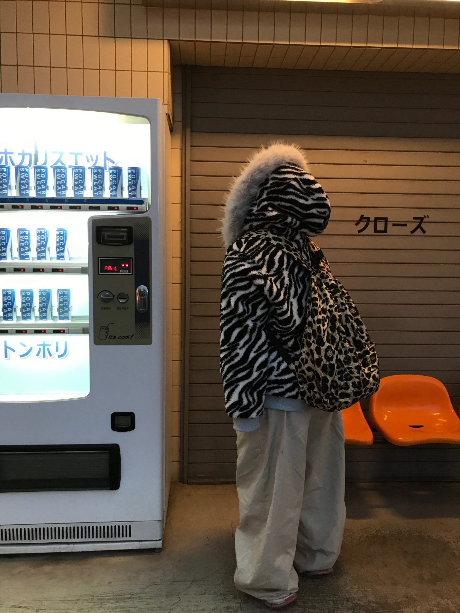 (W) Balenciaga 3XL Sneakers White Gray Pink 착용 스타일 - 2