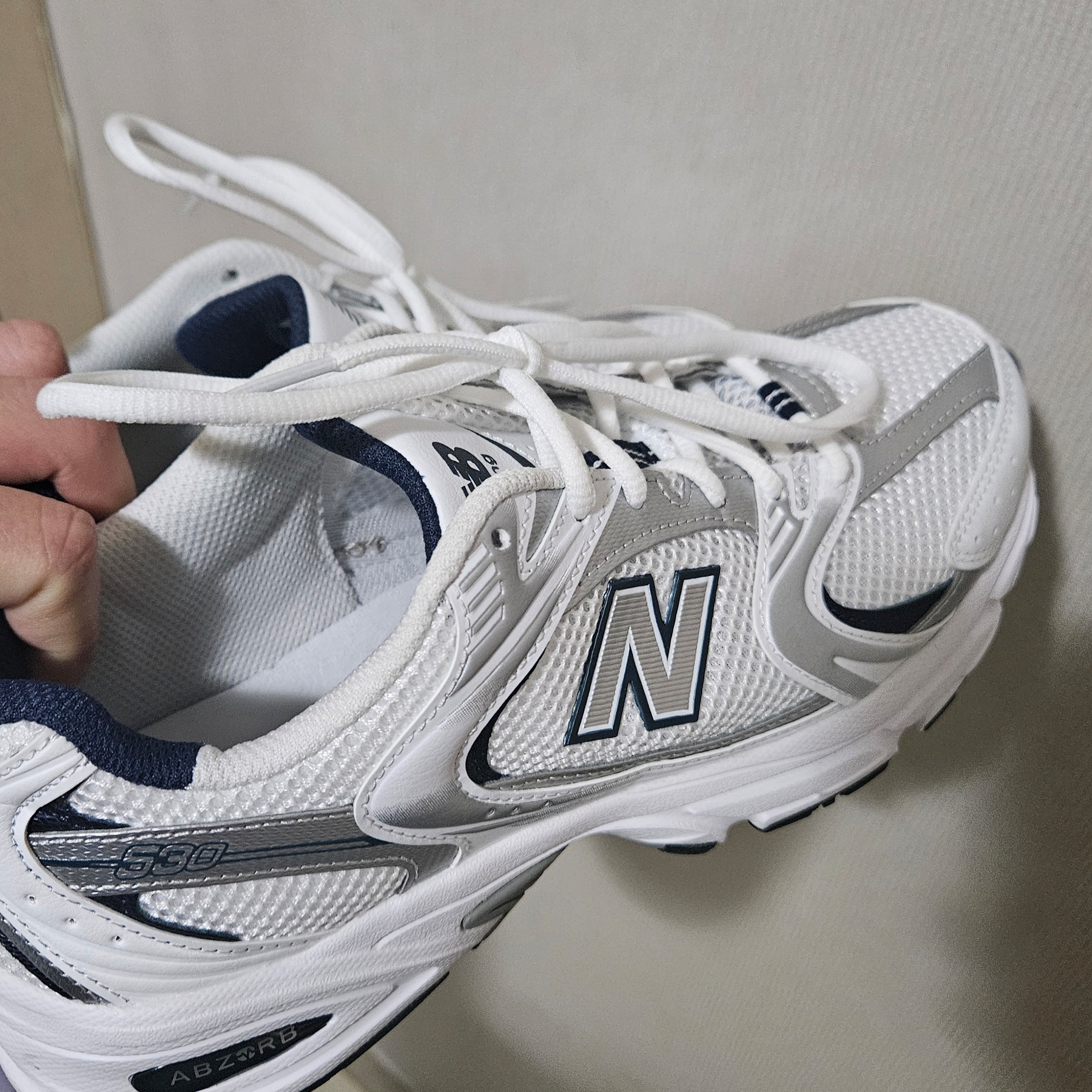 New Balance 530 White 착용 스타일