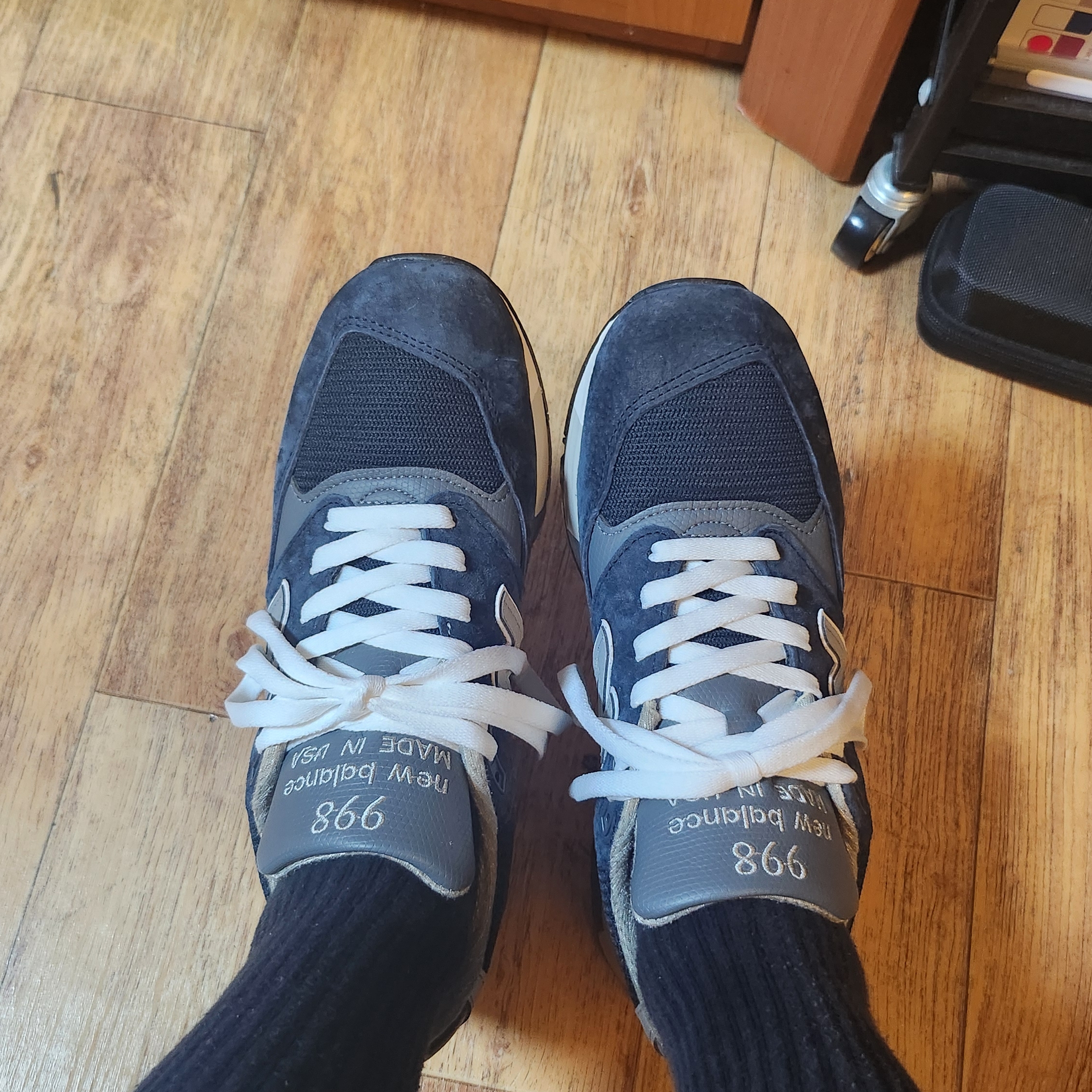New Balance 998 Made in USA Black Silver 착용 스타일 - 2