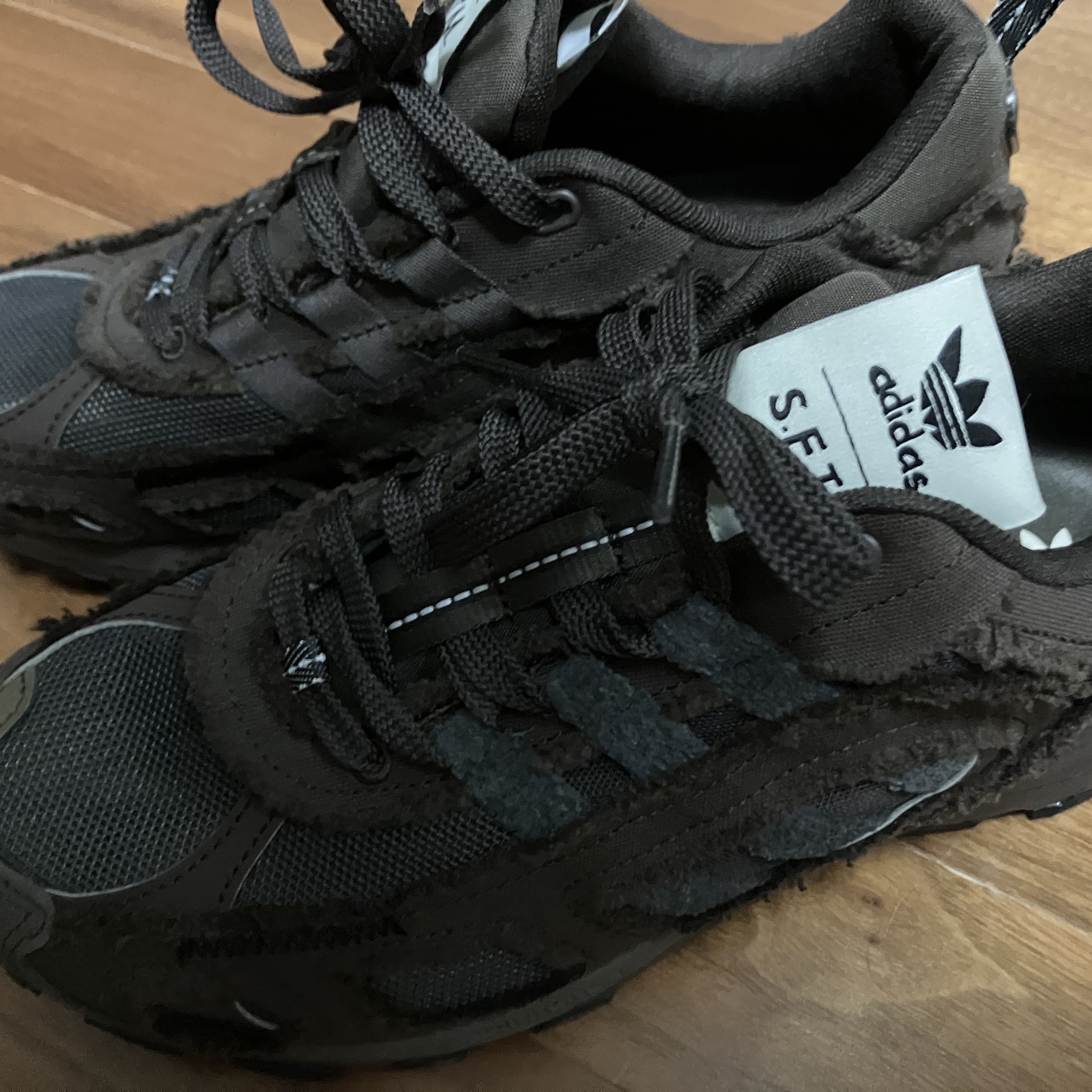 Adidas x Song for the Mute Shadowturf Dark Brown 착용 스타일