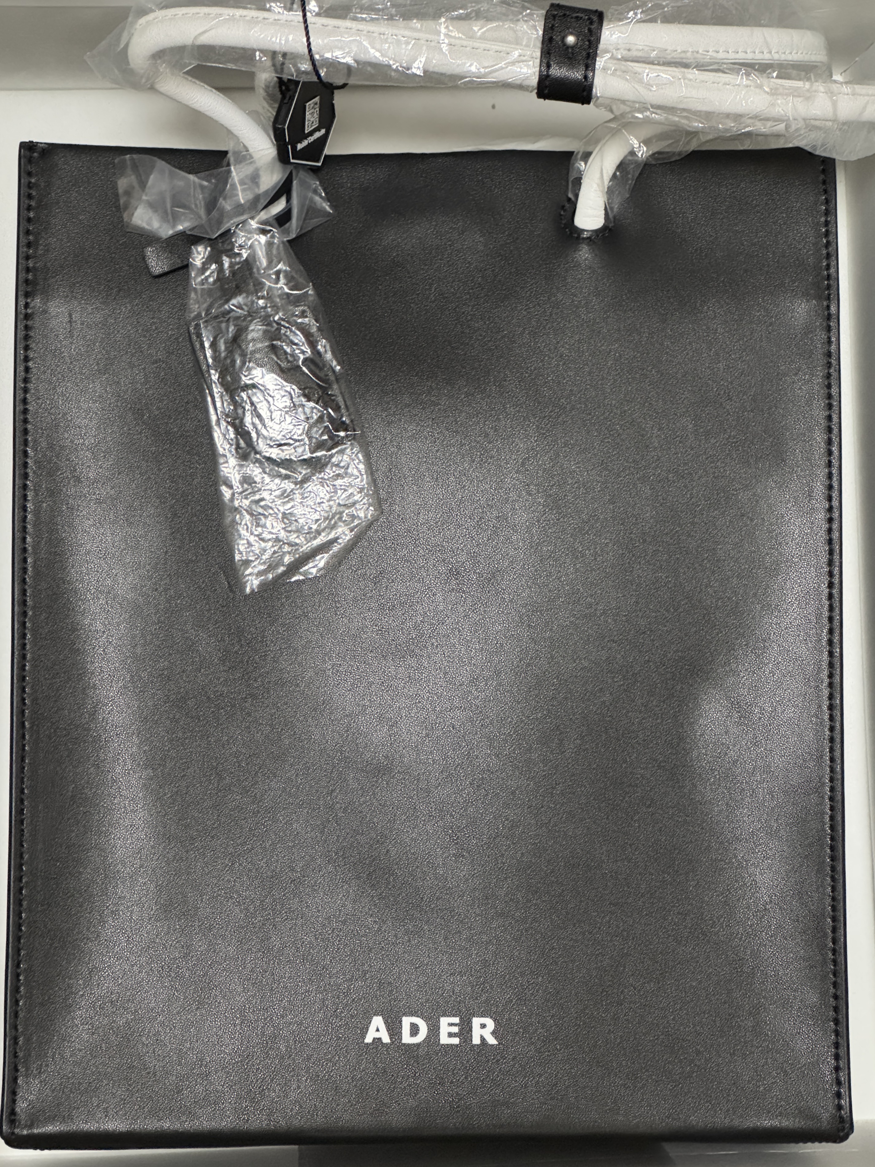 Ader Error Blue Bag Noir 착용 스타일