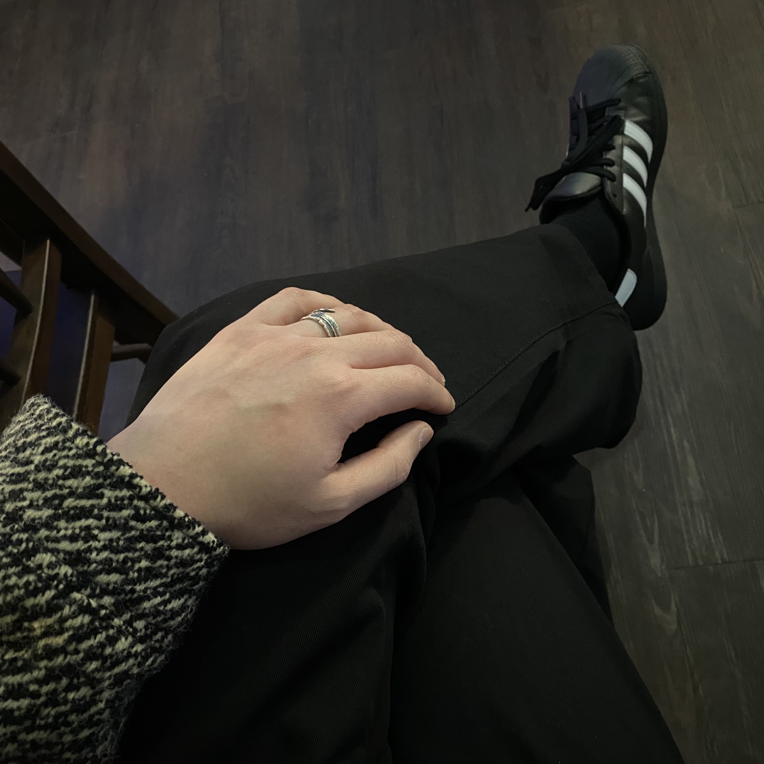 Adidas Superstar Core Black White 착용 스타일 - 2