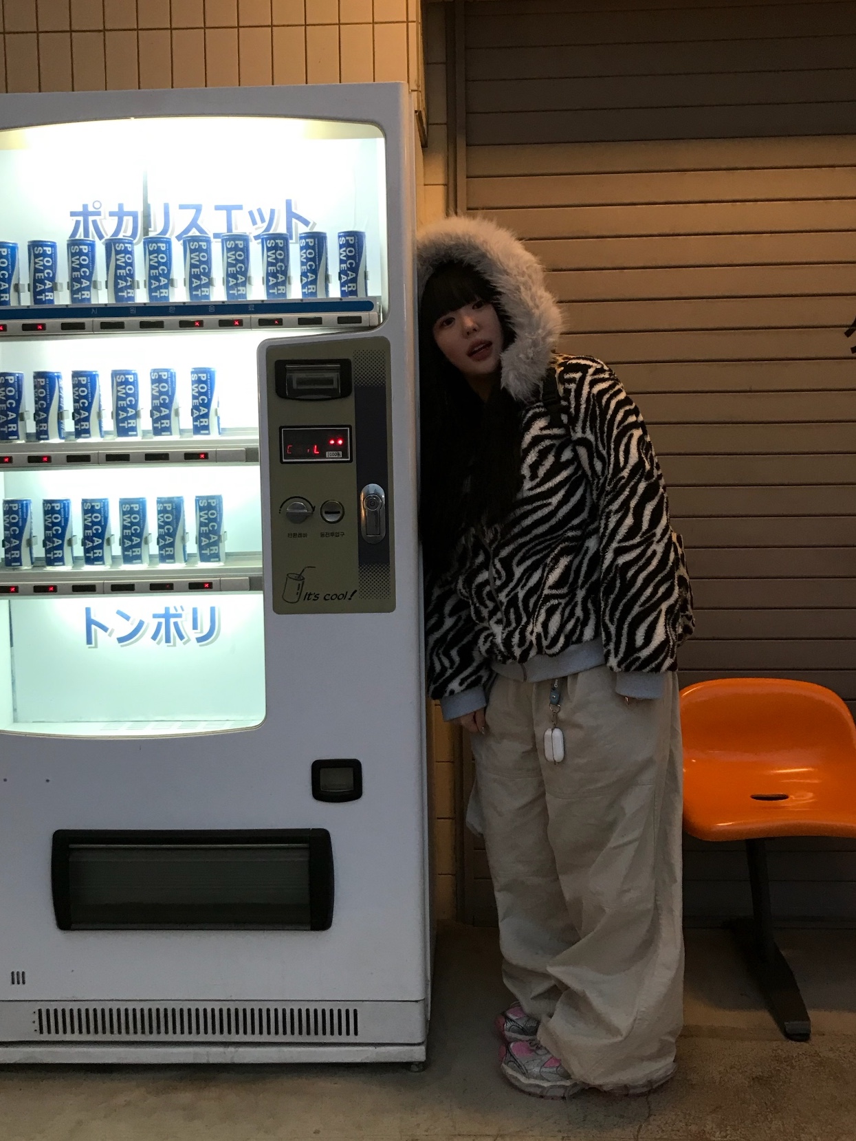 (W) Balenciaga 3XL Sneakers White Gray Pink 착용 스타일 - 1