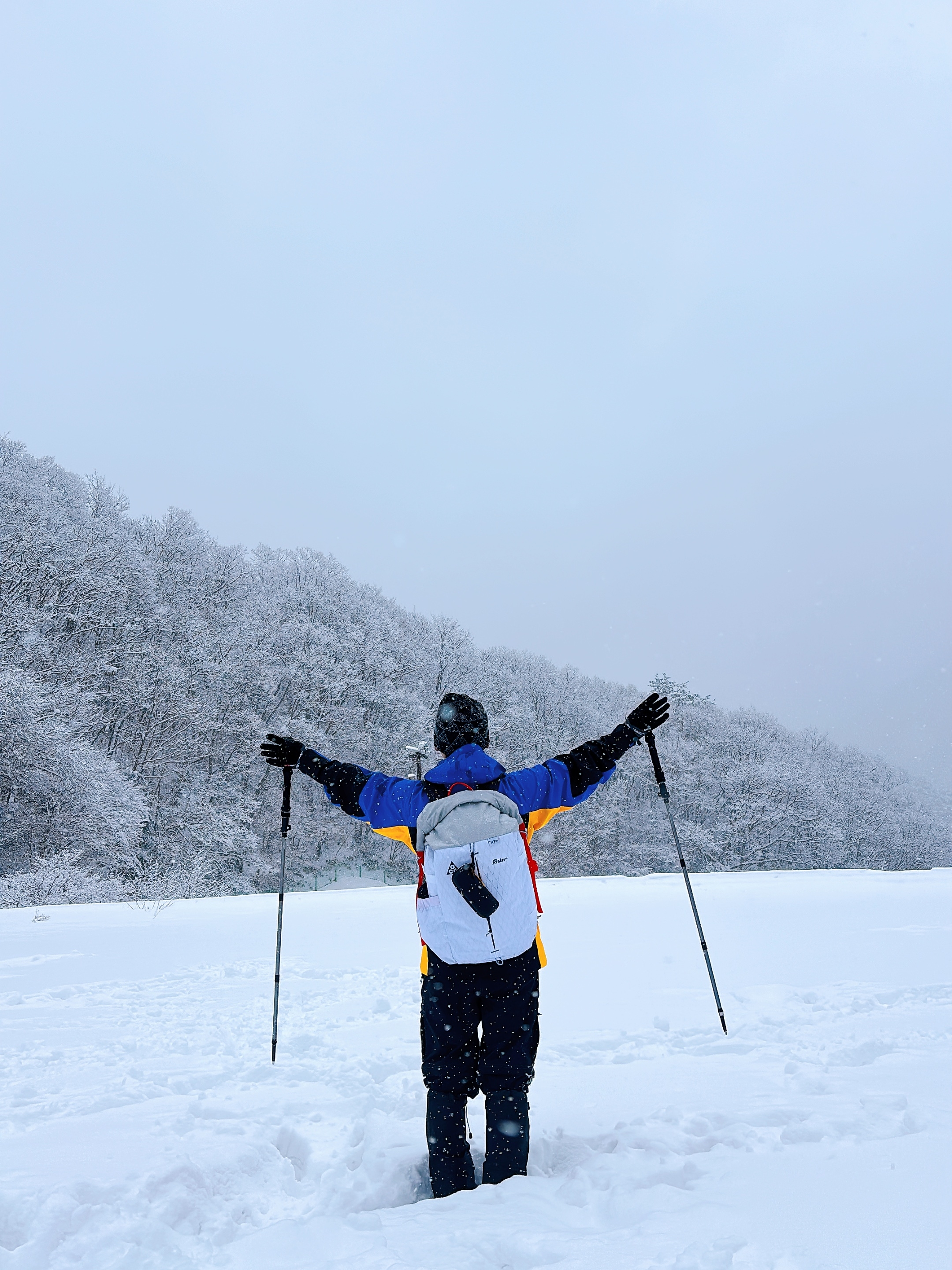 Nike ACG Aisen Daypack 32L White, Nike ACG Trail Pants Black - Asia 착용 스타일