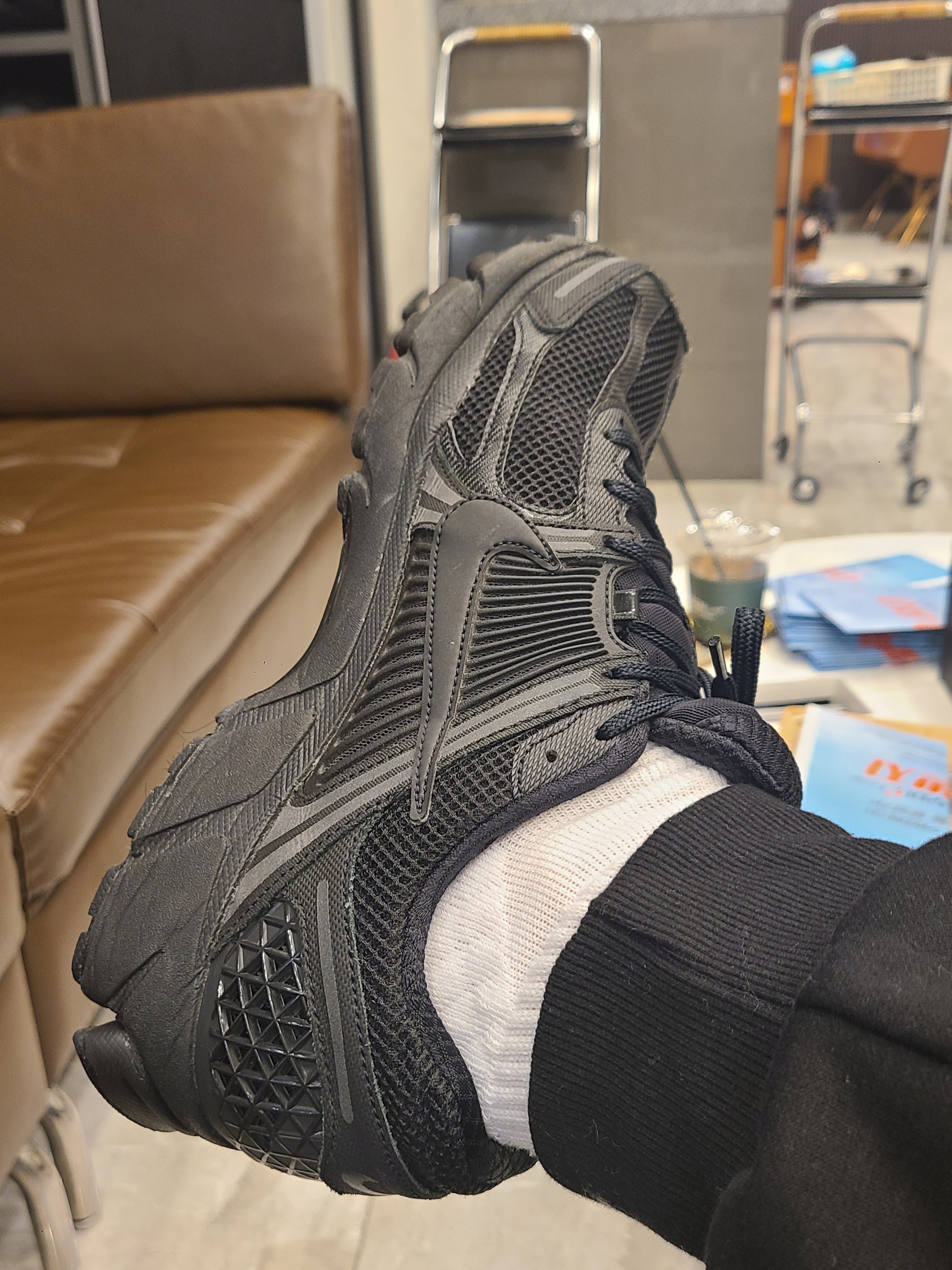 Nike Zoom Vomero 5 SP Black 착용 스타일