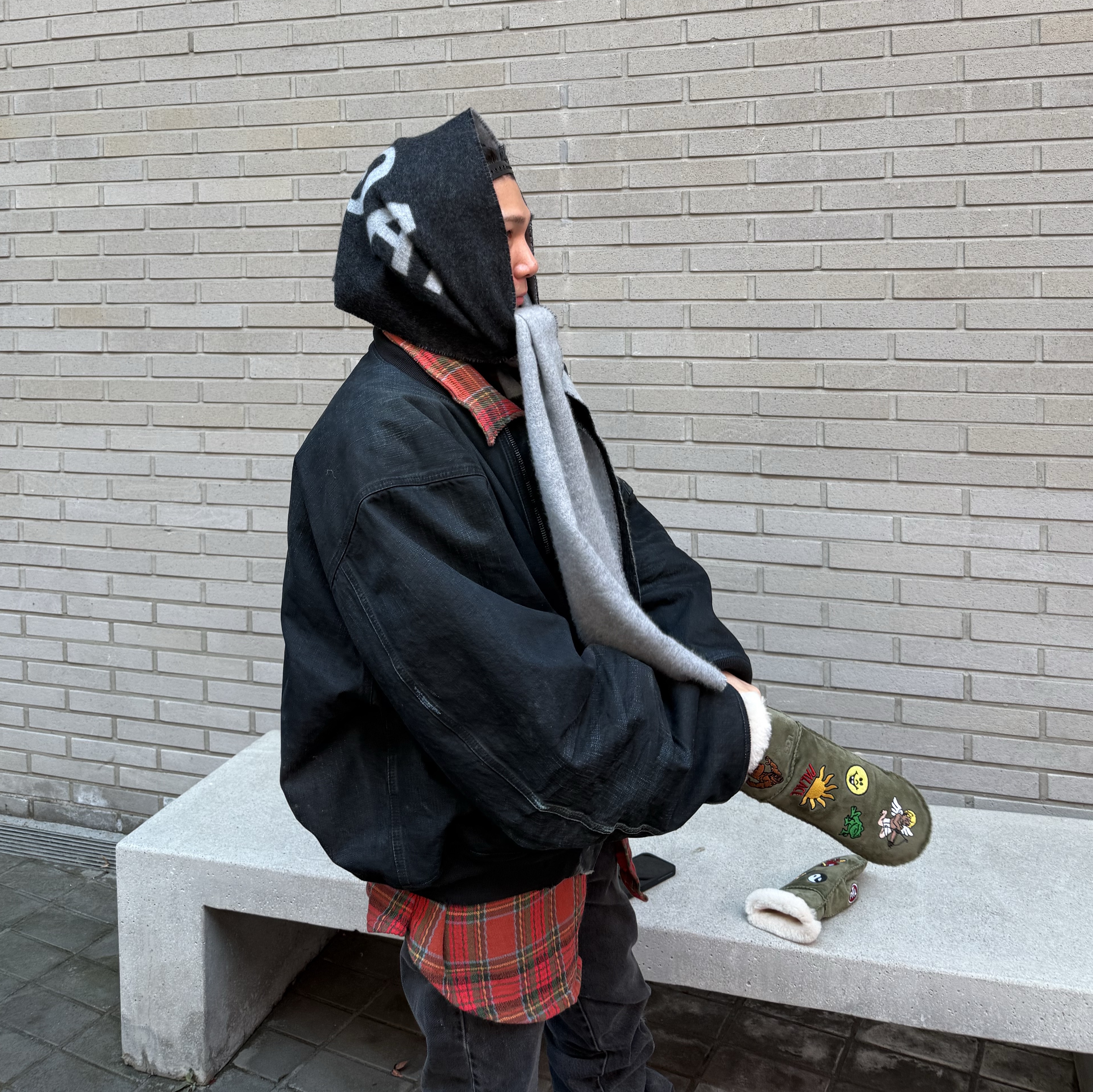 (W) Balenciaga Bomber Jacket Blue 착용 스타일 - 4