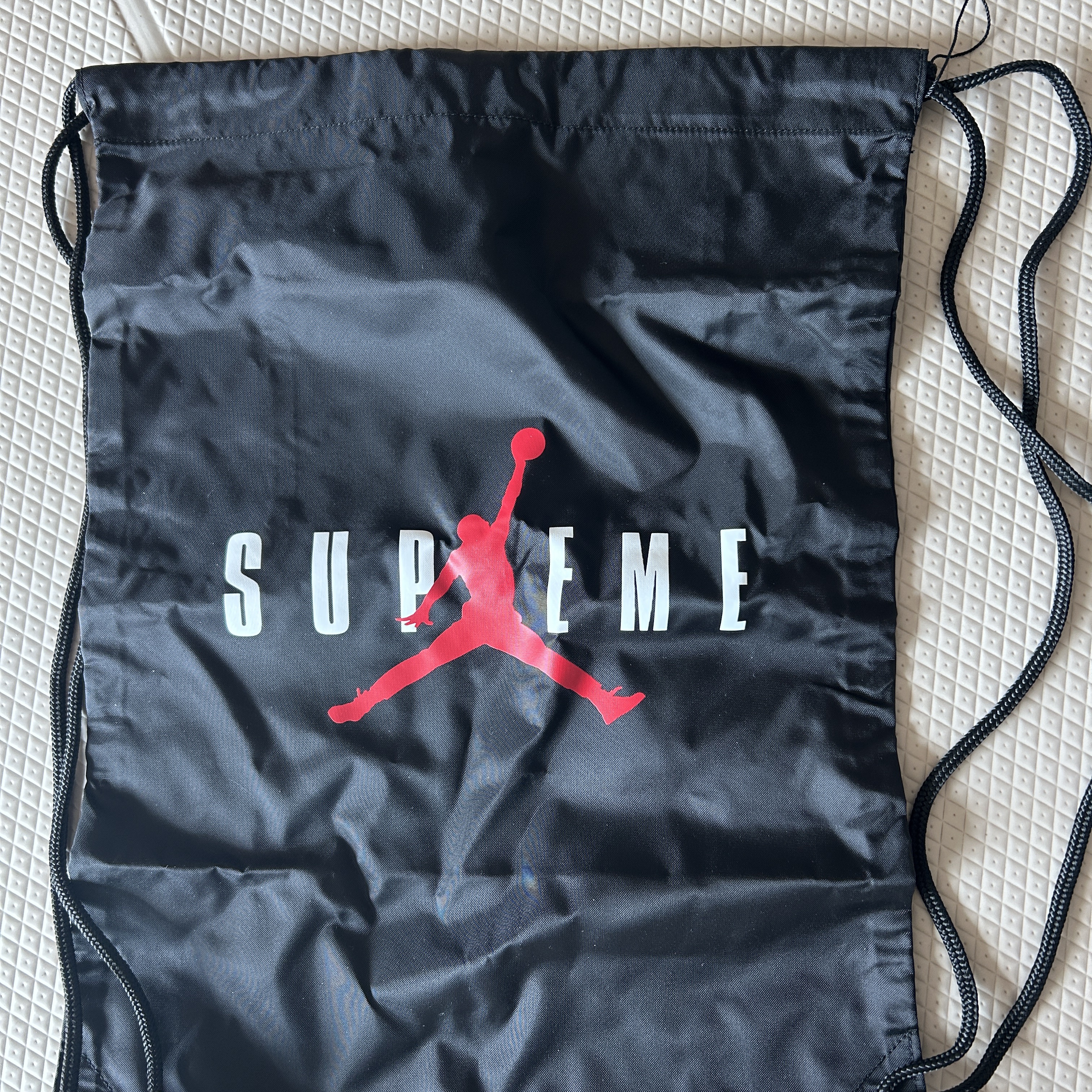 Supreme x Jordan Drawstring Bag Black - 24FW 착용 스타일