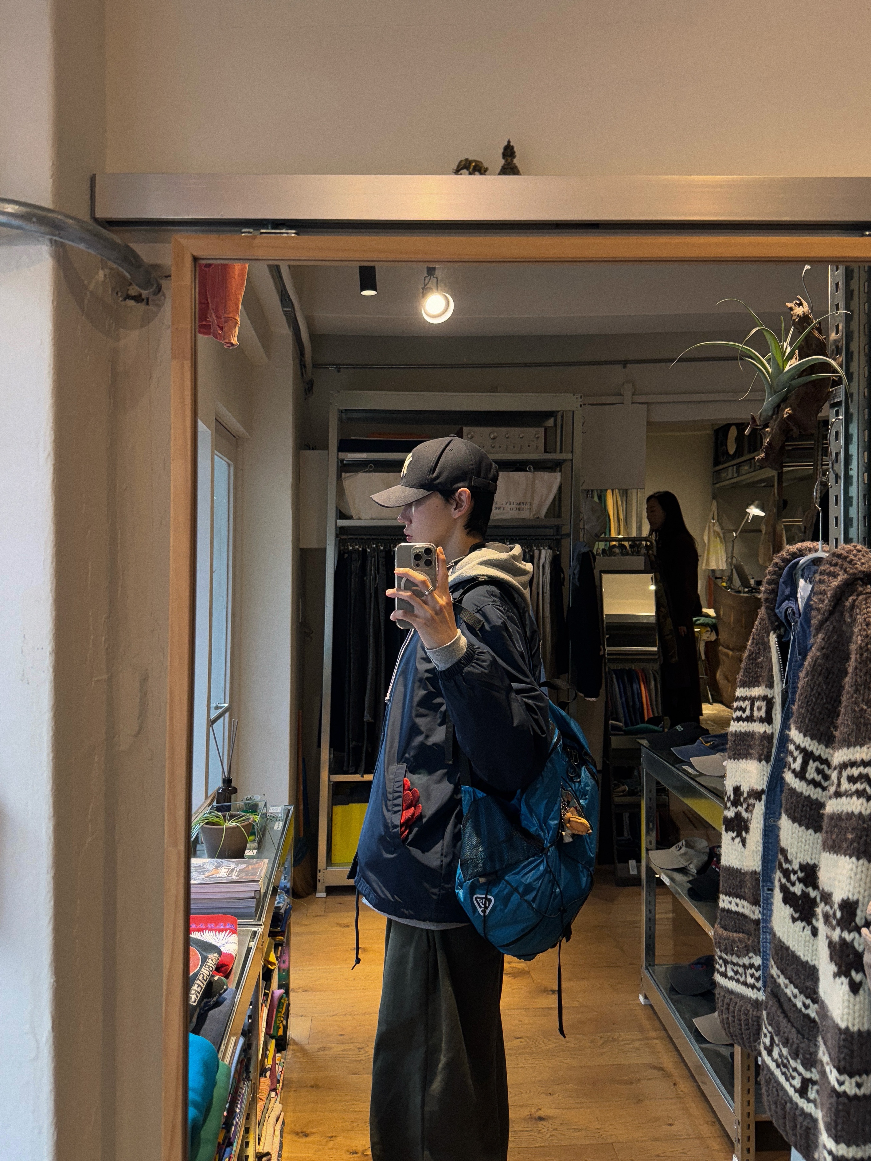 Supreme Crest Coaches Jacket Navy - 24FW 착용 스타일 - 3