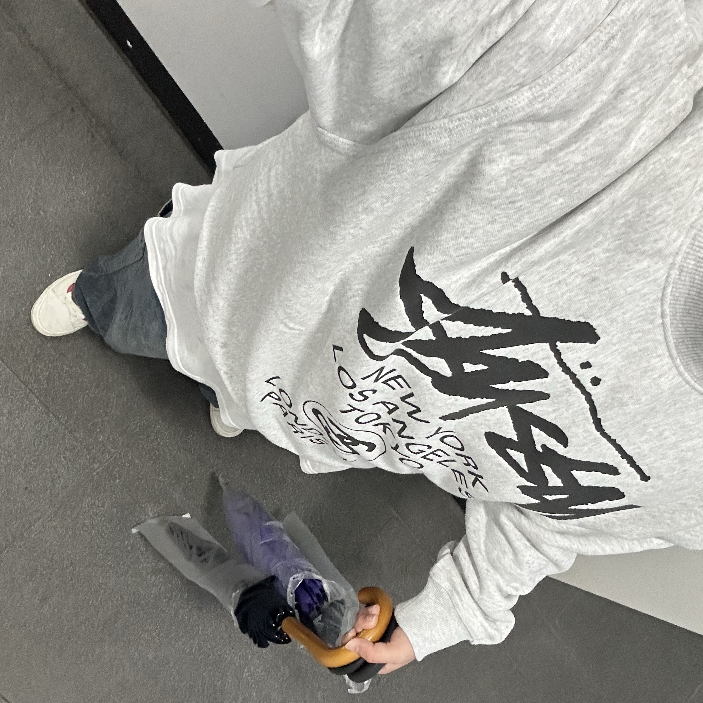 Stussy World Tour Crew Ash Heather 2023 착용 스타일 - 2