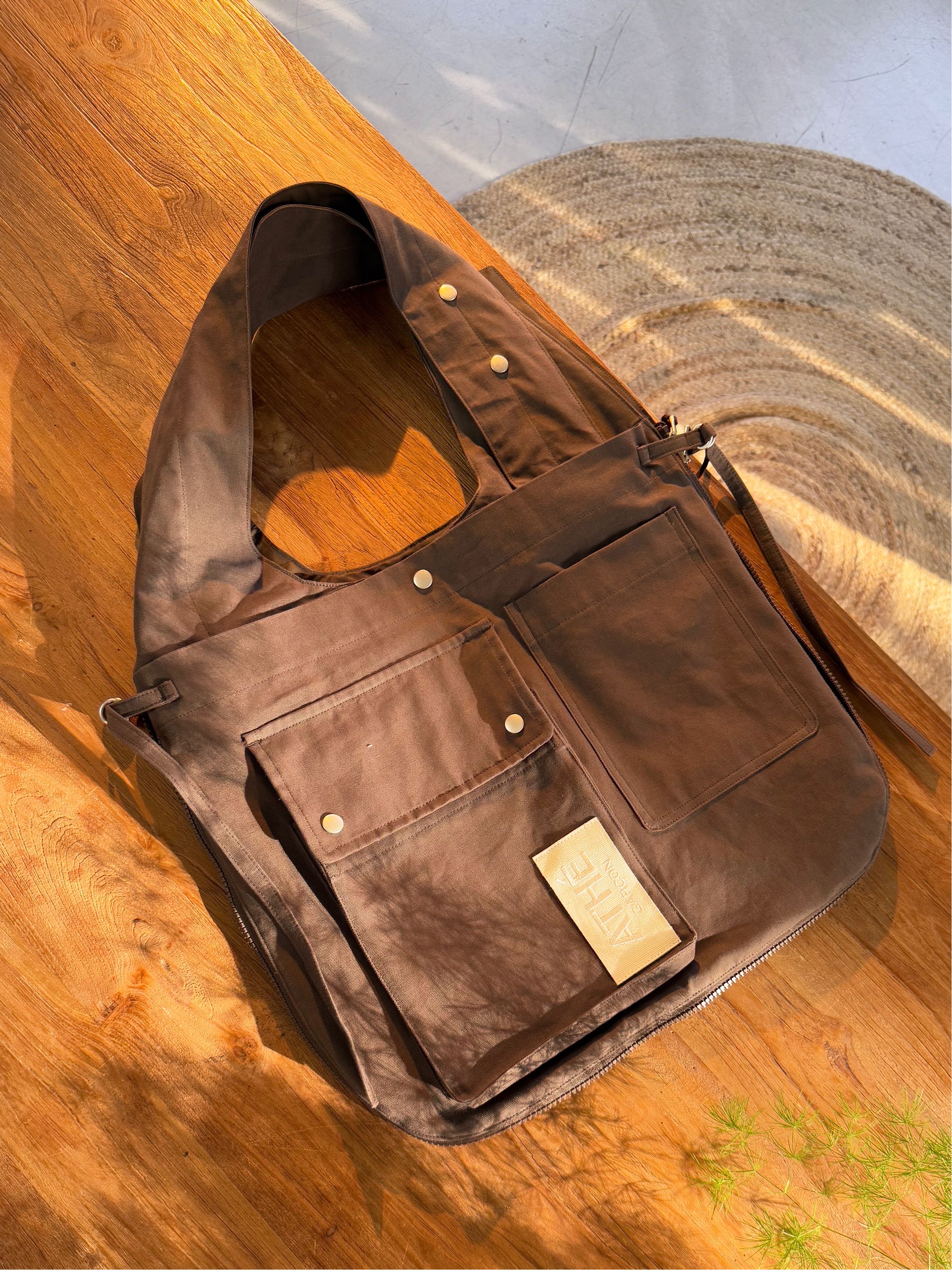 Athe garcon Cotton Multi-Use Vest Bag Brown 착용 스타일