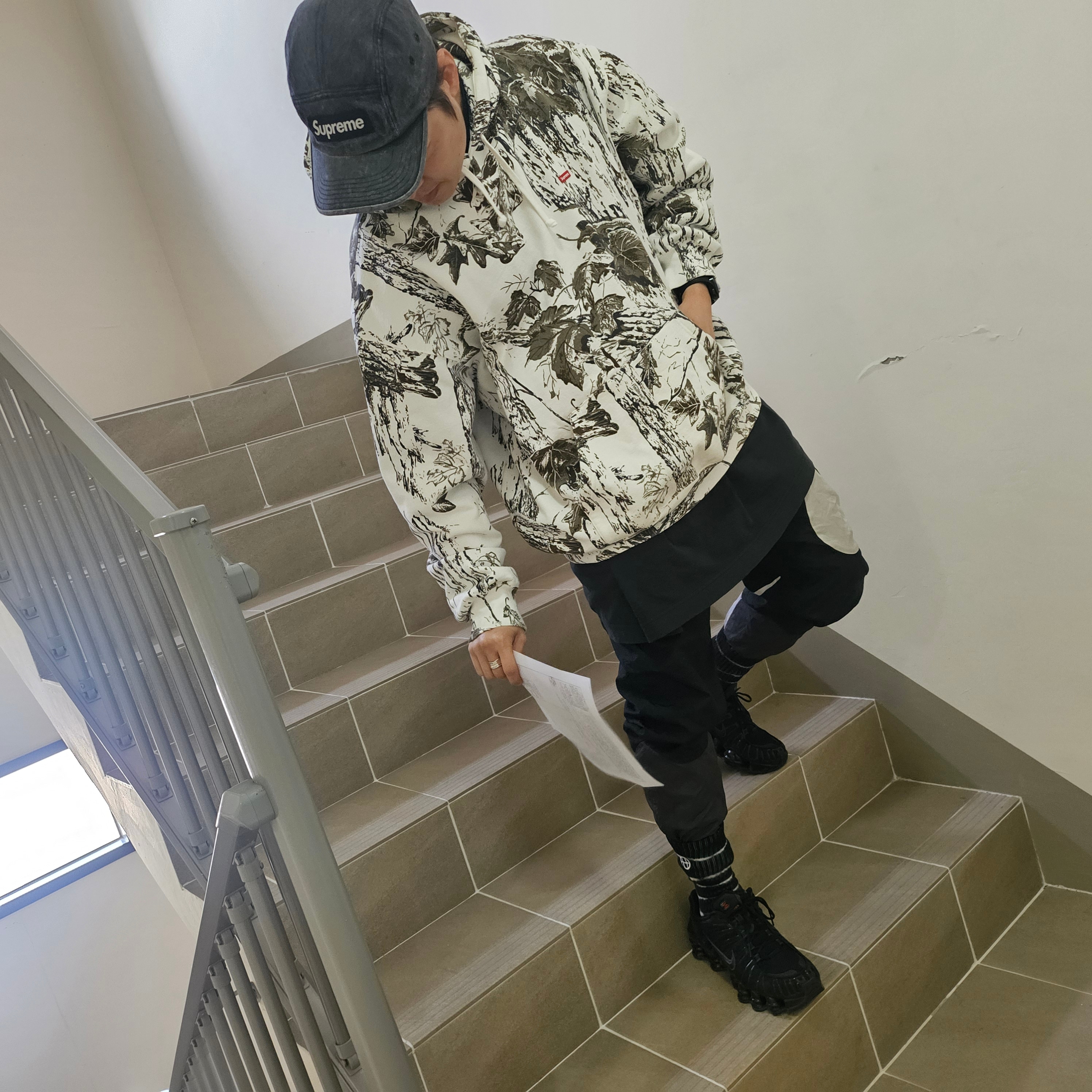 Supreme Denim Camp Cap Washed Black - 22FW, Supreme Small Box Hooded Sweatshirt Snow Camo - 24SS 착용 스타일