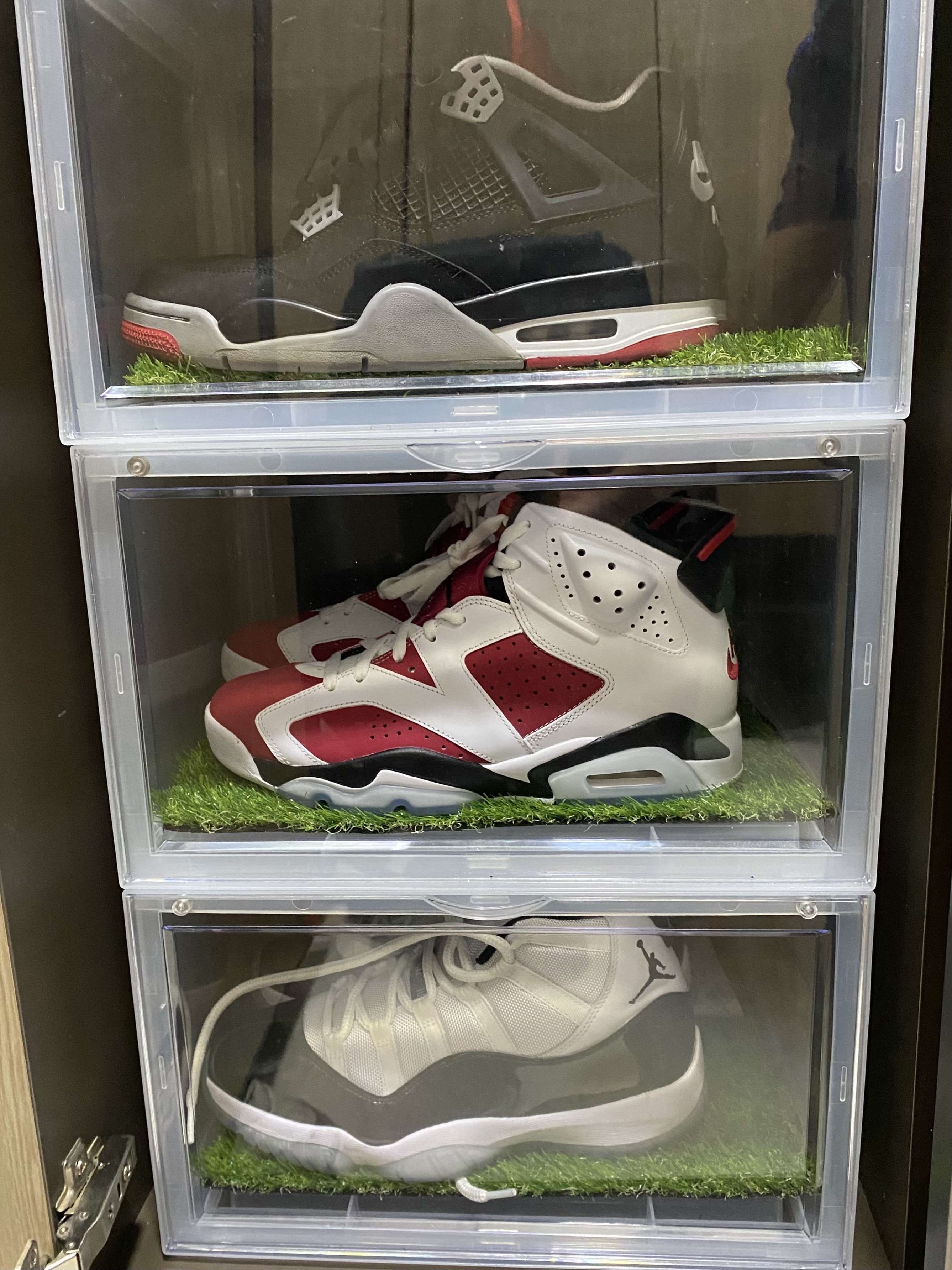 Jordan 4 Retro Bred 2019, Jordan 6 Retro Carmine 2021 착용 스타일