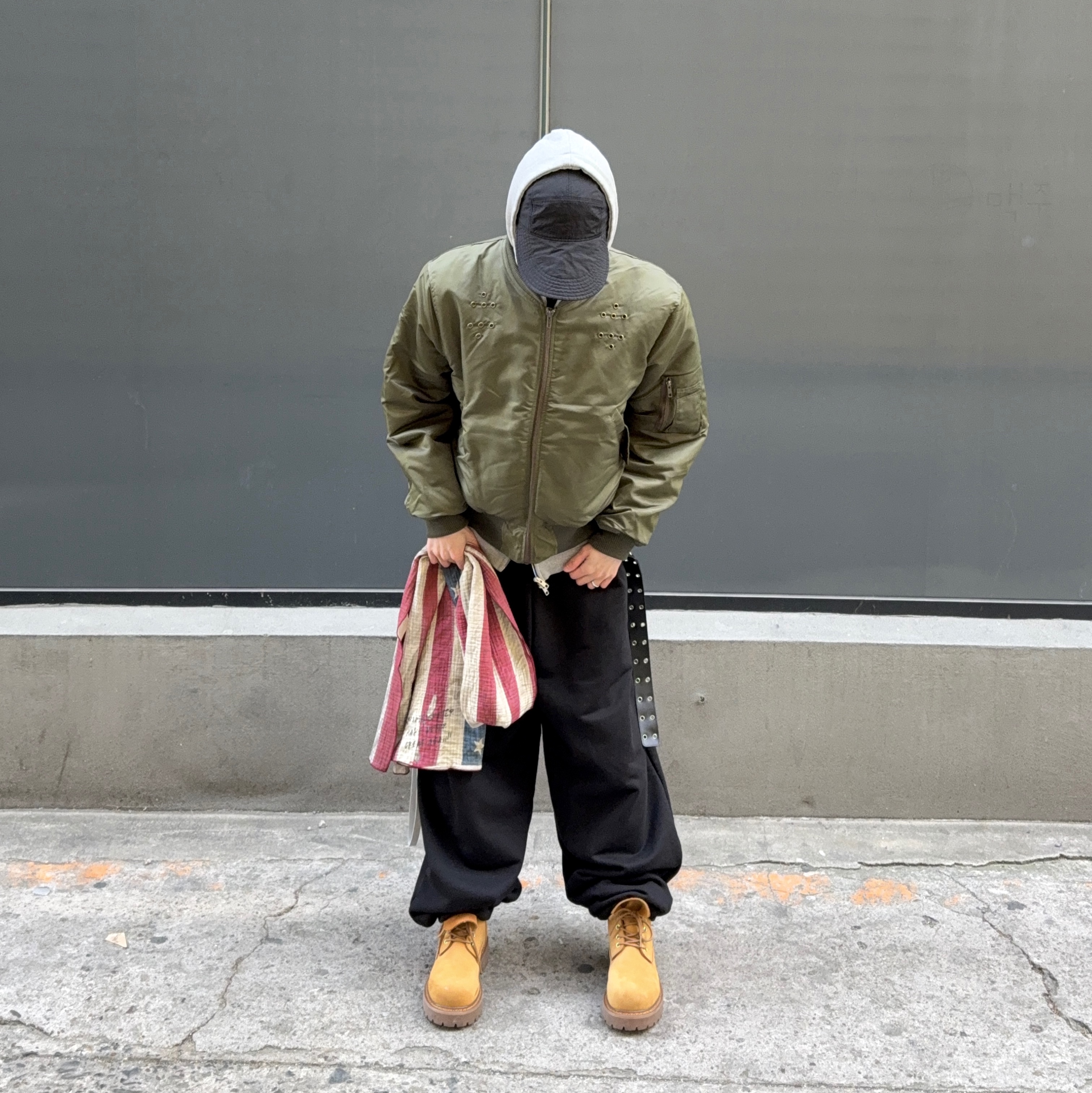 LOSTGARDEN Route Tan, Kamien x MJD Double Hole Belt Black Shearling Calfskin 착용 스타일 - 1