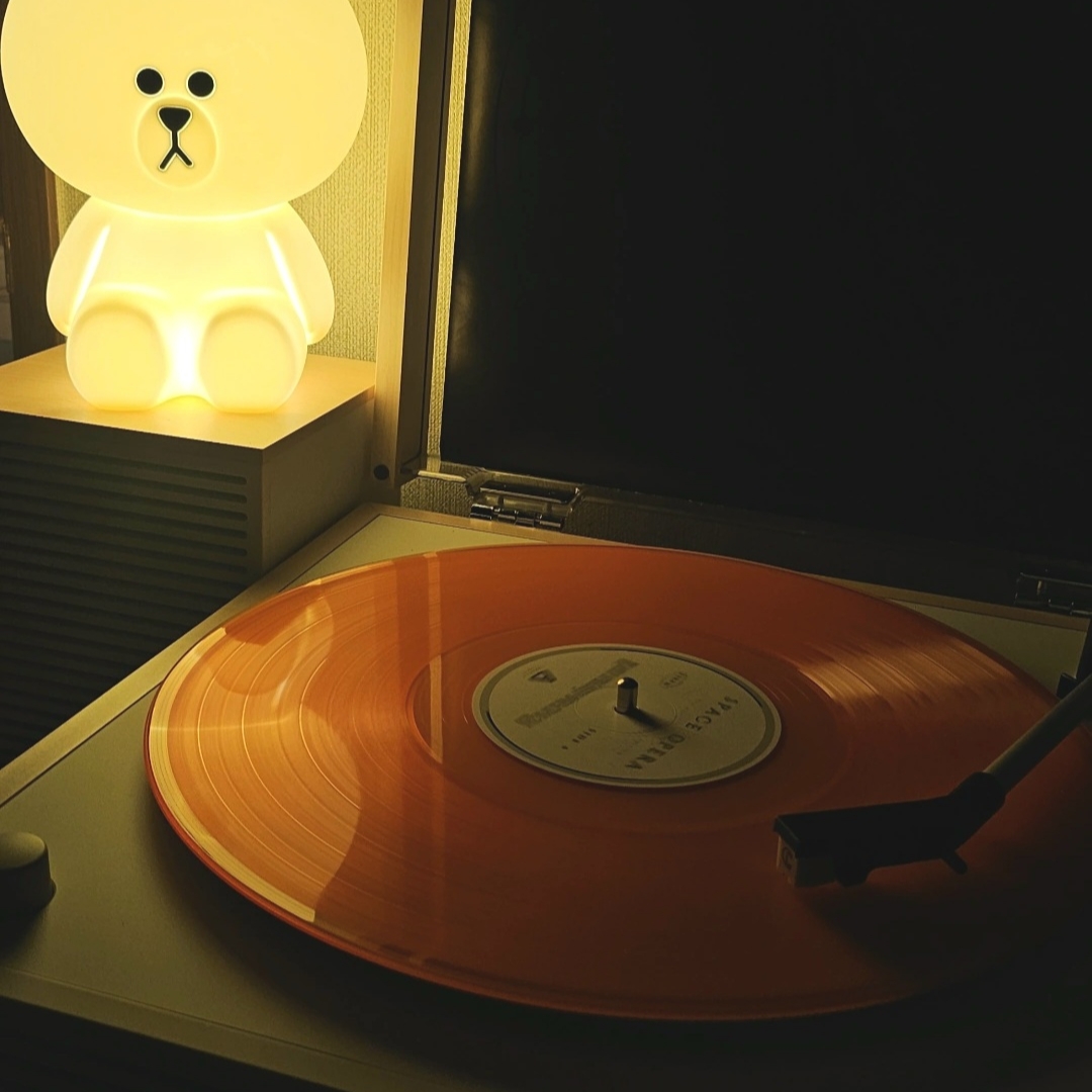 Maktub Space Opera Red Moon Complete Edition Clear Orange (2LP) 착용 스타일