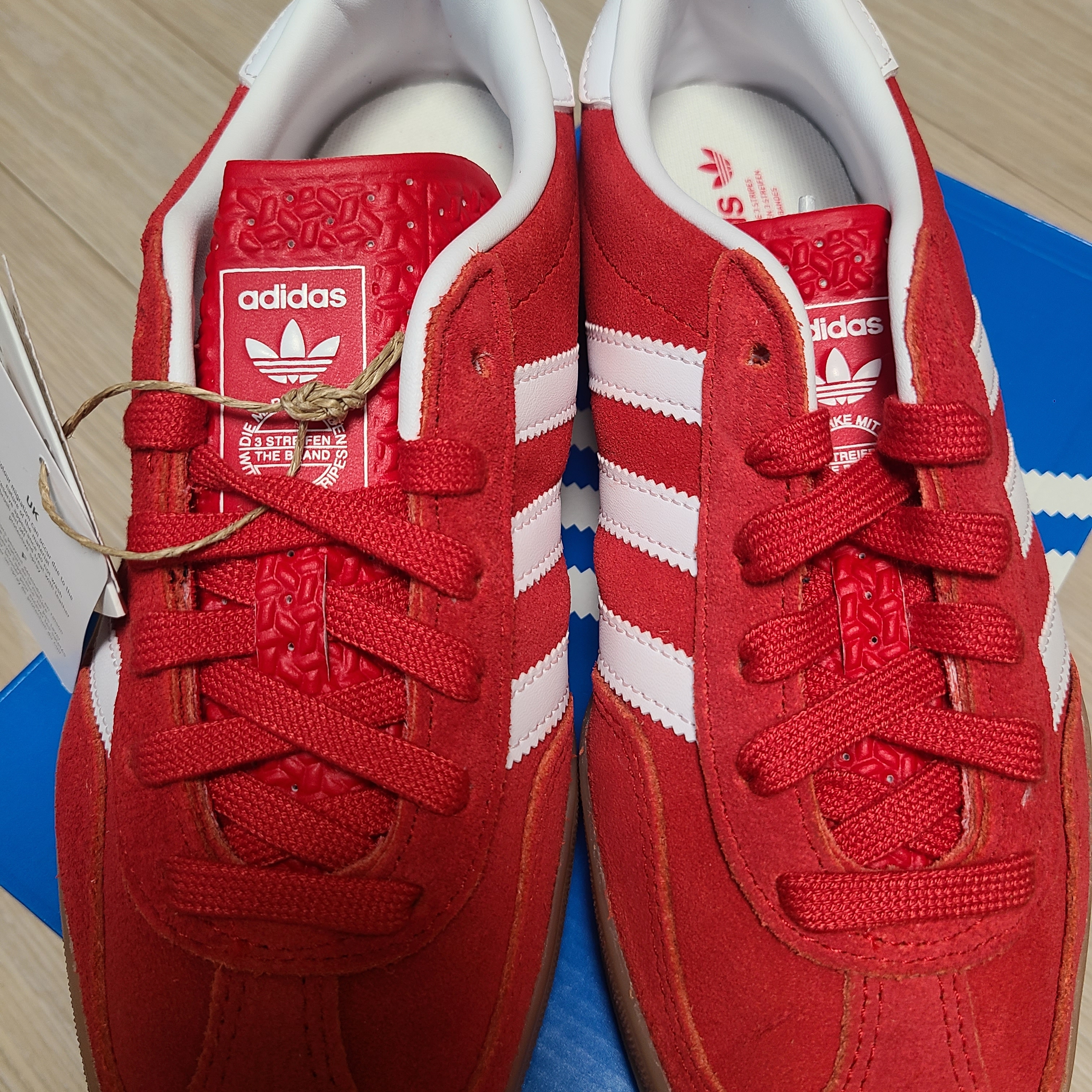 Adidas Gazelle Indoor Better Scarlet Cloud White 착용 스타일
