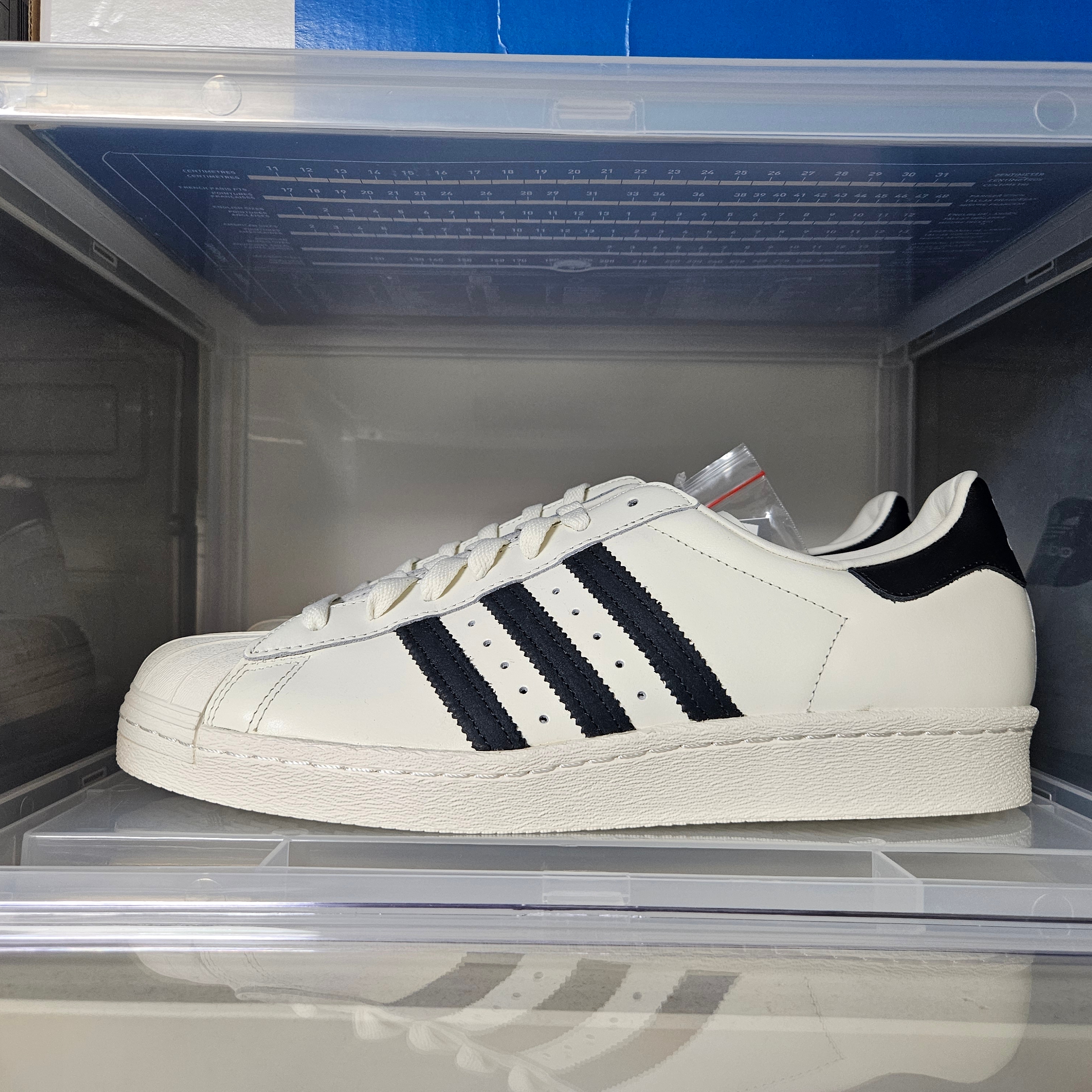 Adidas Superstar 80s Deluxe Vintage White Black 착용 스타일