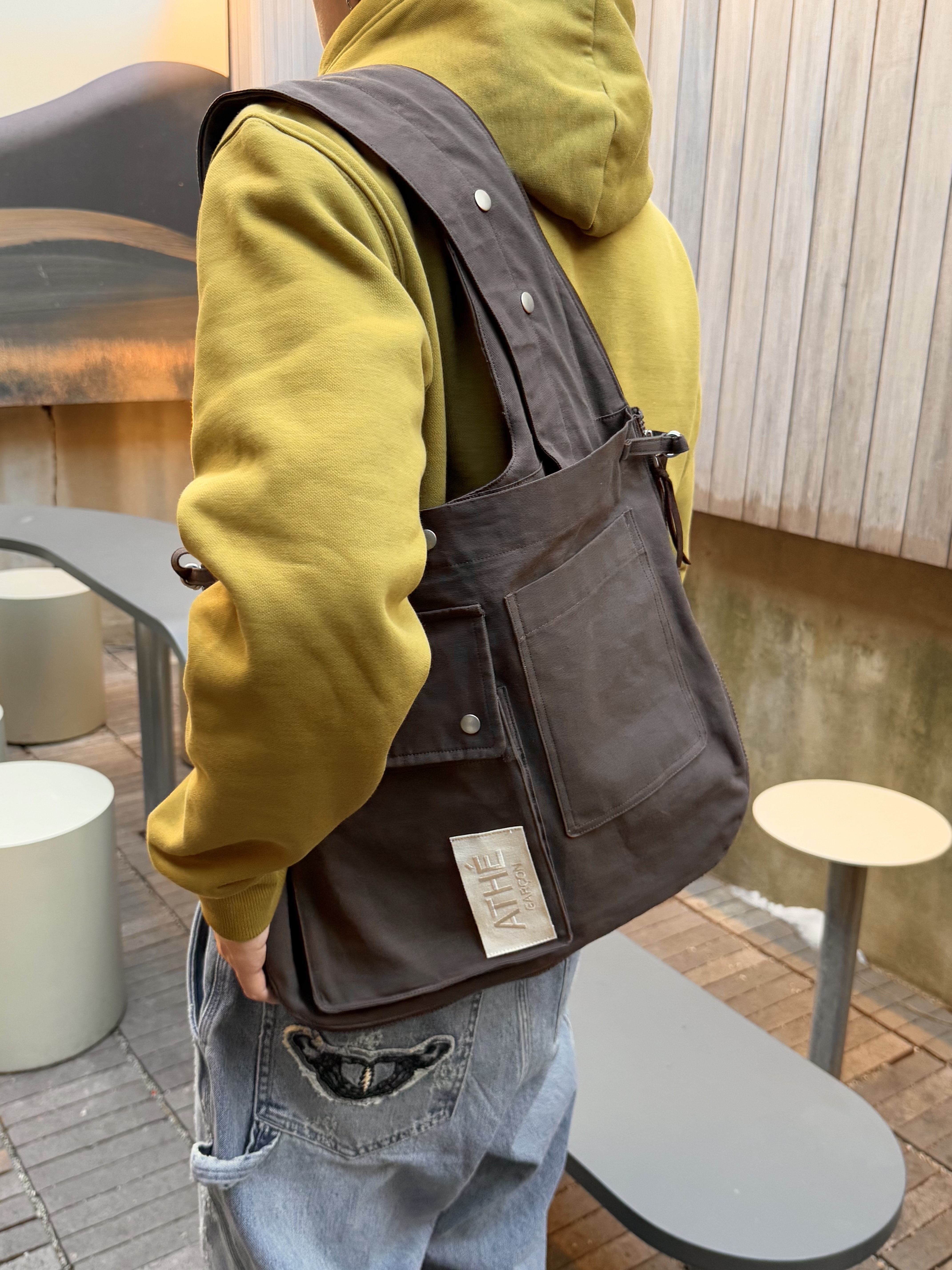 Athe garcon Cotton Multi-Use Vest Bag Brown, Athe garcon Cotton Multi-Use Vest Bag Ivory 착용 스타일 - 4