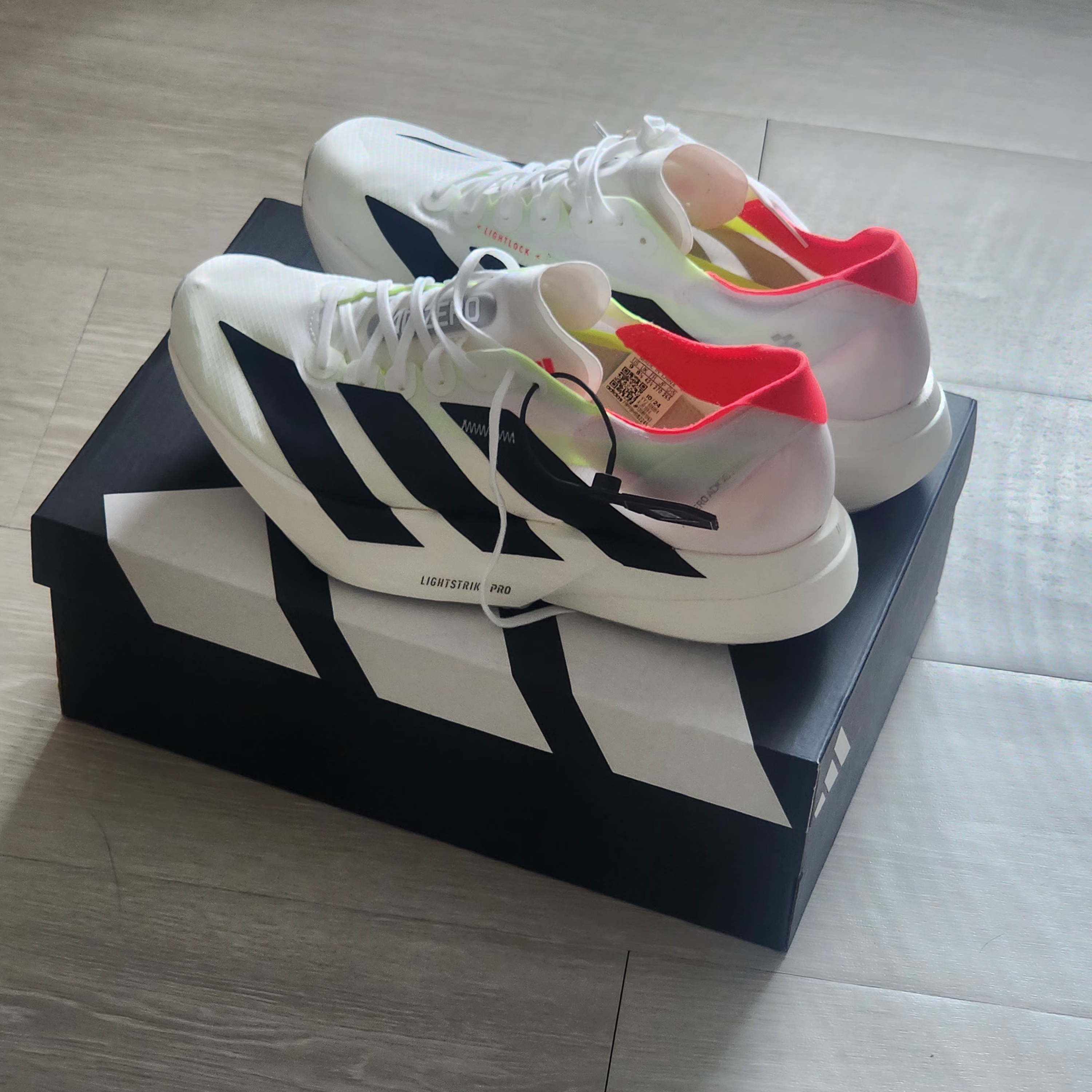 Adidas Adizero Adios Pro 4 Cloud White Core Black 착용 스타일 - 2