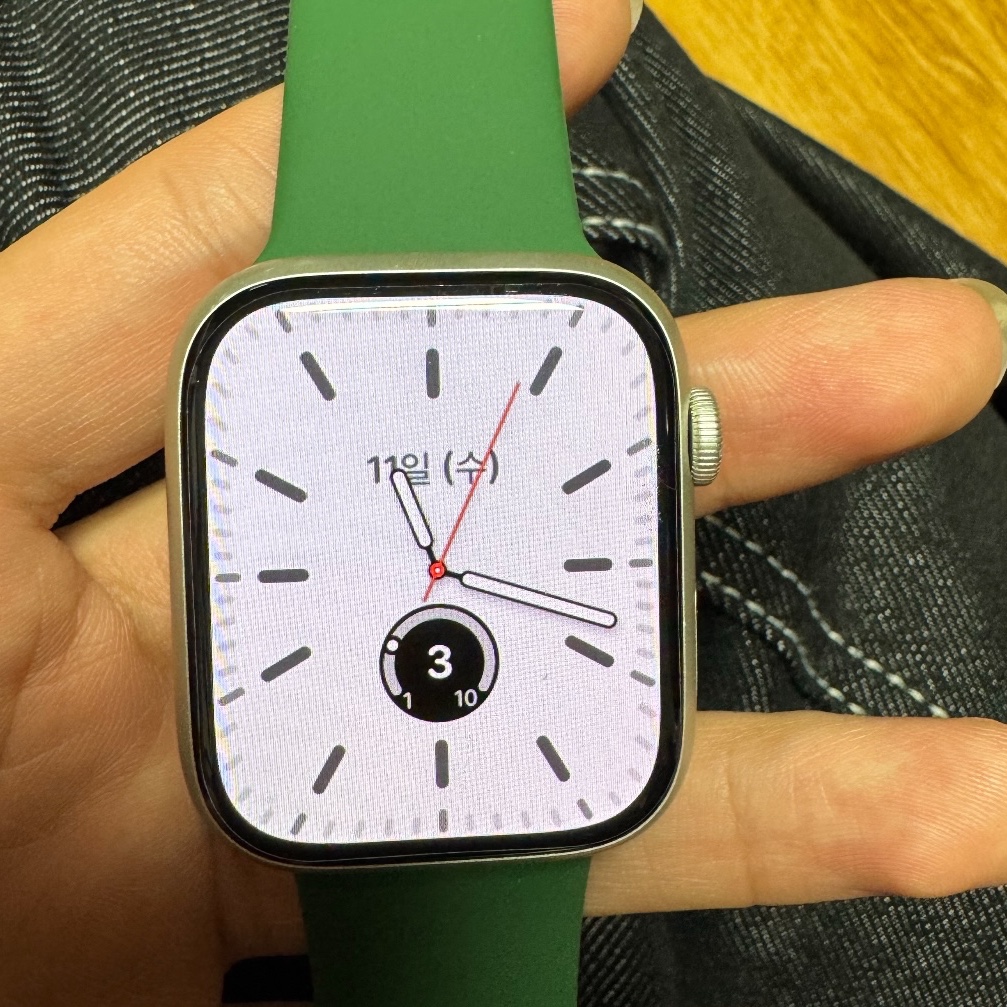 Apple Watch Nike Series 7 45mm GPS Starlight Aluminum Case with Nike Sport Band Pure Platinum Black (Korean Ver.) 착용 스타일
