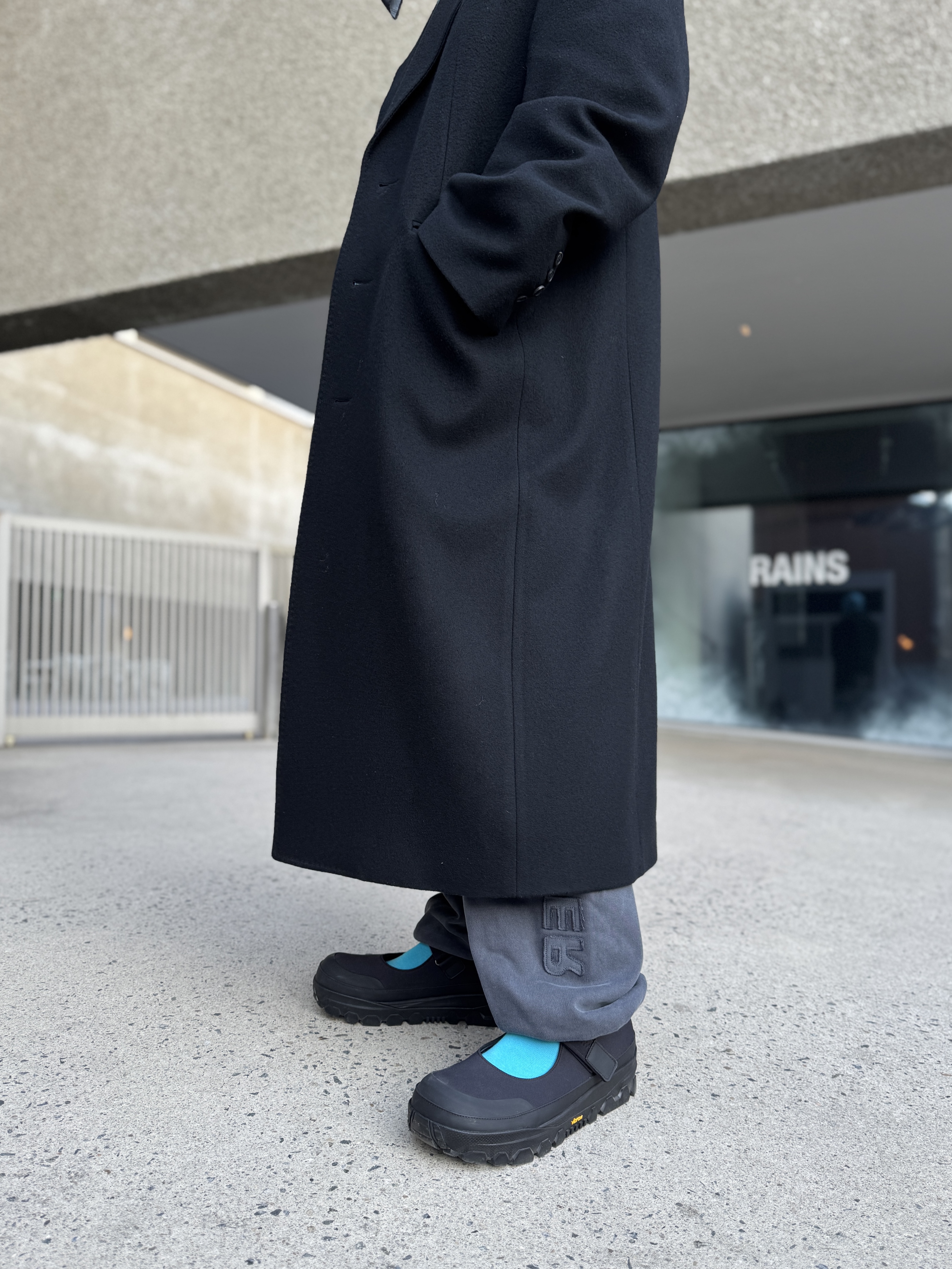Amomento Vibram Mary Jane Black - 24FW, CDG Backpack Black 착용 스타일 - 3