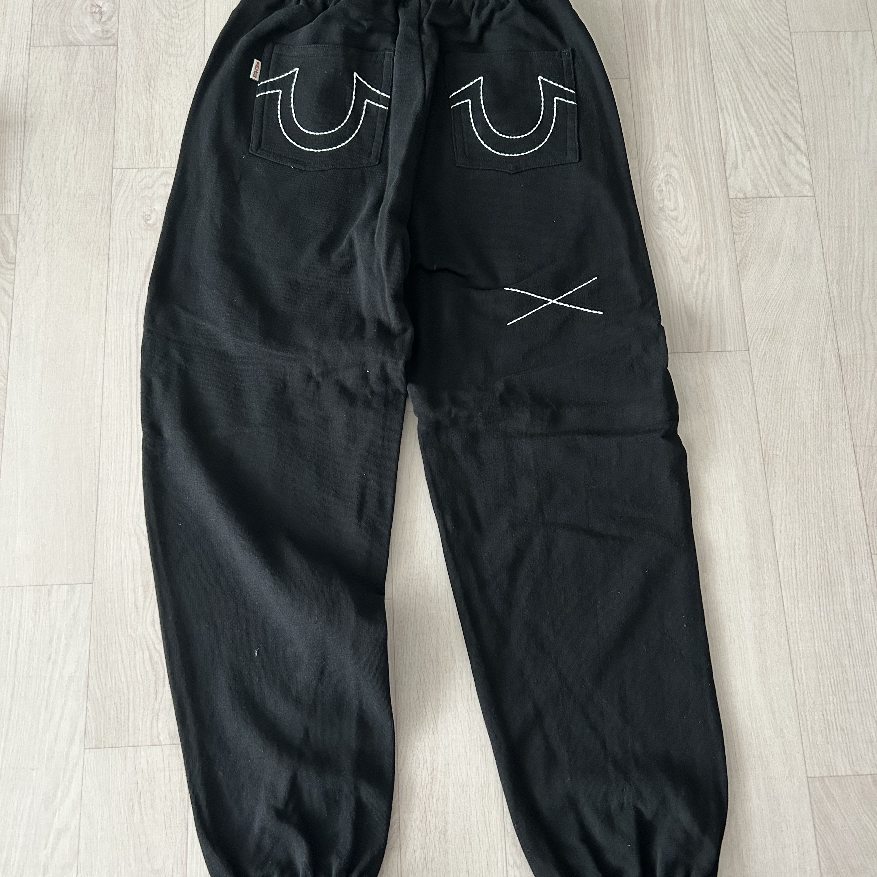 True Religion R. Point Sweat Pants Black 착용 스타일 - 2