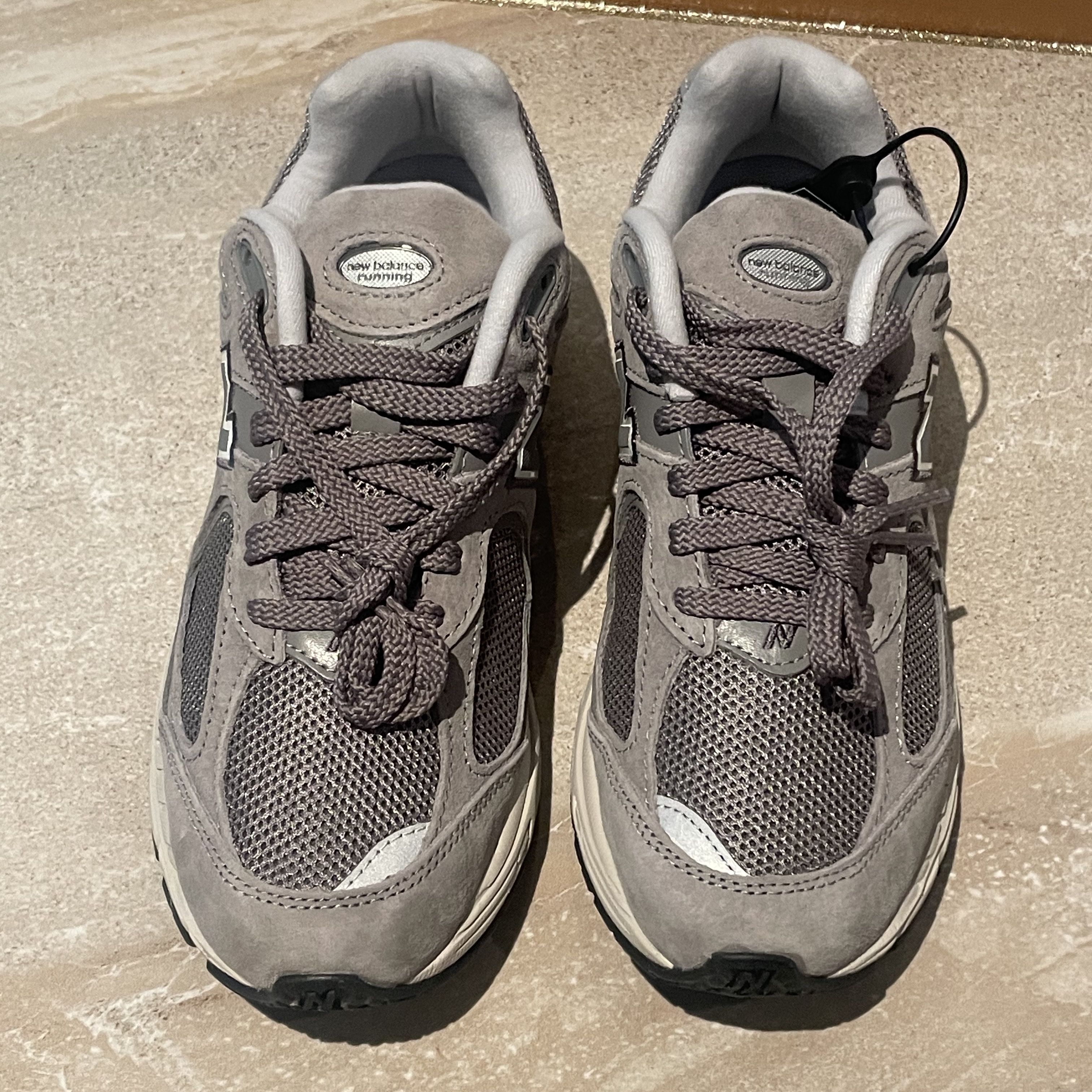 New Balance 2002R Grey 착용 스타일 - 2