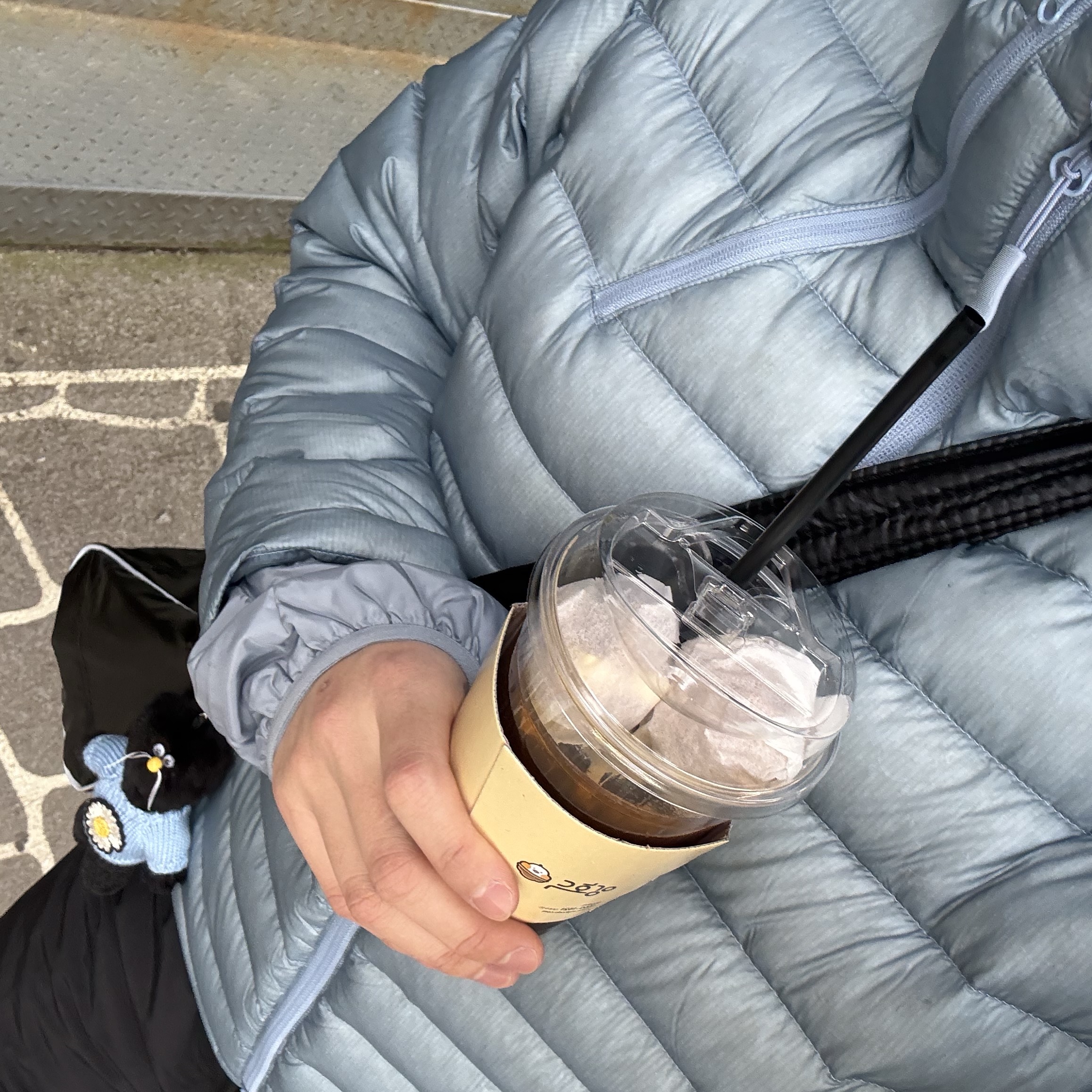 Sansan Gear Suffix Puffer Jacket Sky Blue - 24FW, Stussy Brushed Out Stock Skullcap Beanie Black 착용 스타일 - 2