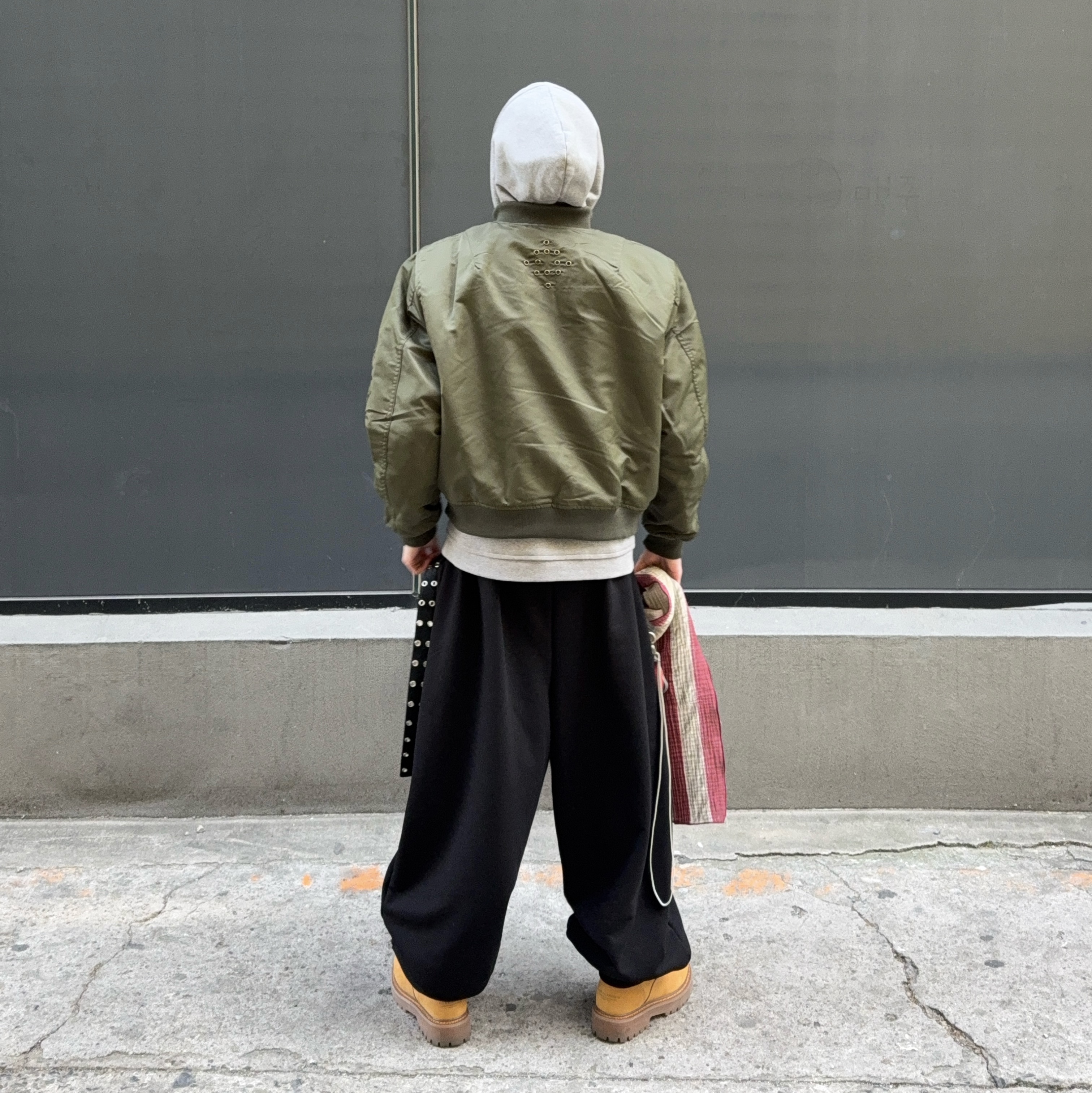 LOSTGARDEN Route Tan, Kamien x MJD Double Hole Belt Black Shearling Calfskin 착용 스타일 - 3