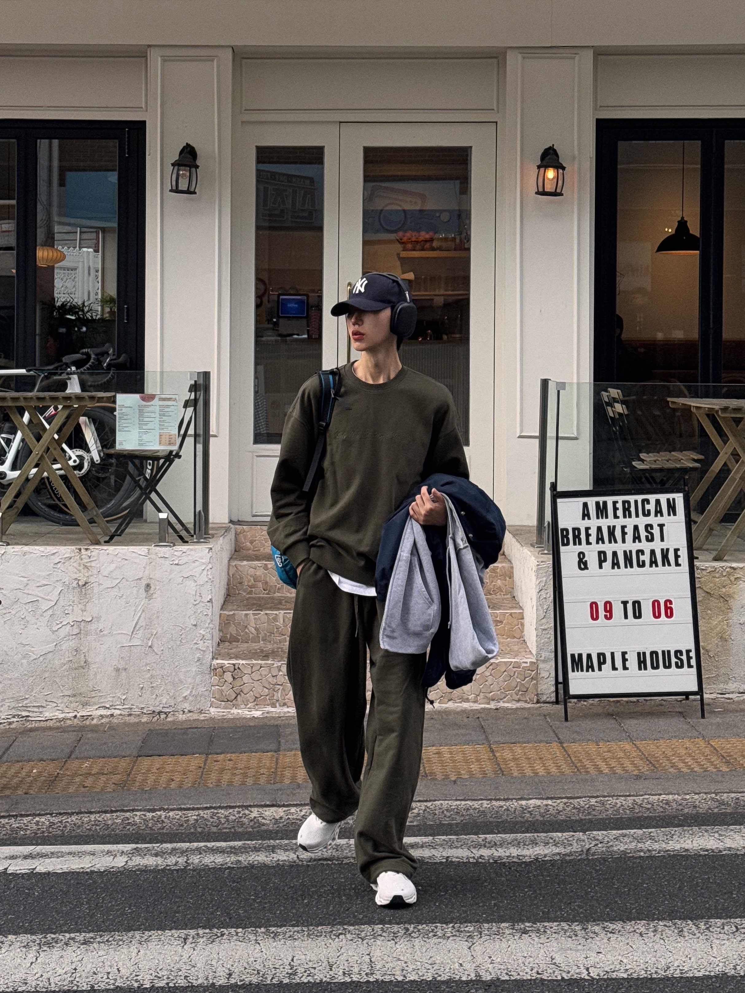 Customellow Say Touche Setup Sweatshirt Khaki, Customellow Say Touche Setup Sweatpants Khaki 착용 스타일 - 3