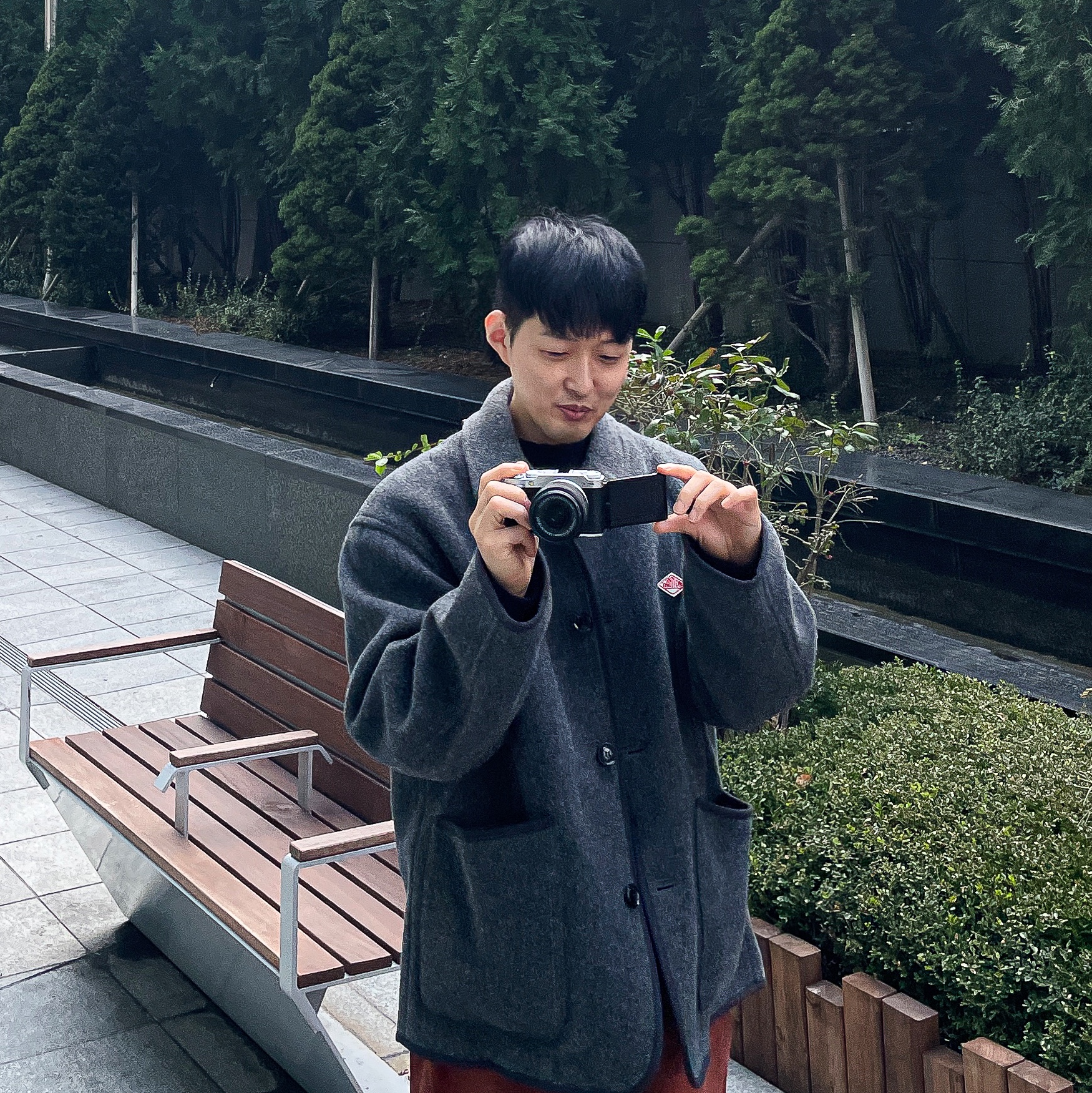 Uniqlo x JW Anderson Wide Fit Jeans Dark Orange - KR, Clarks Wallabee Gore-Tex Black Suede 착용 스타일 - 4