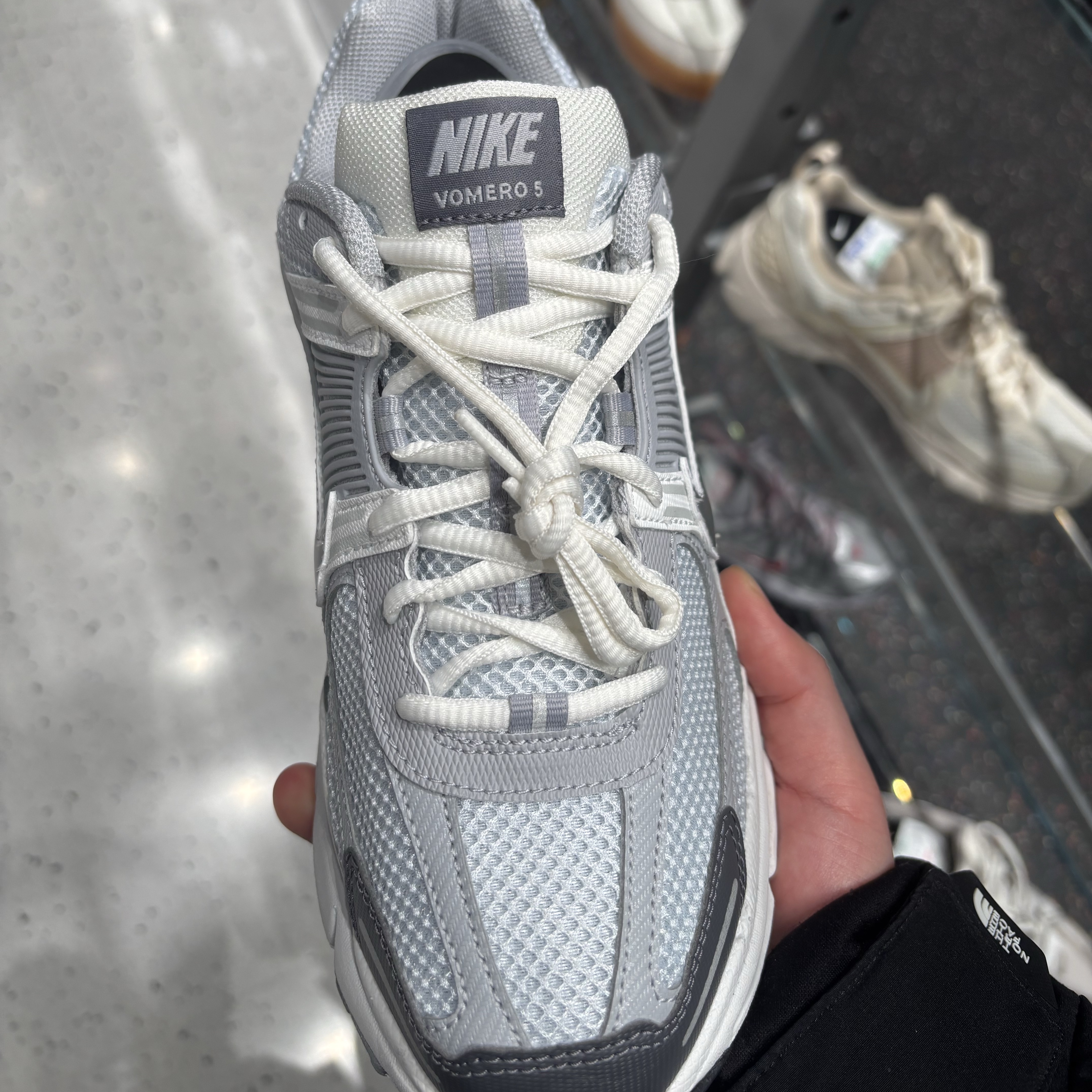 (GS) Nike Zoom Vomero 5 Pure Platinum Summit White 착용 스타일