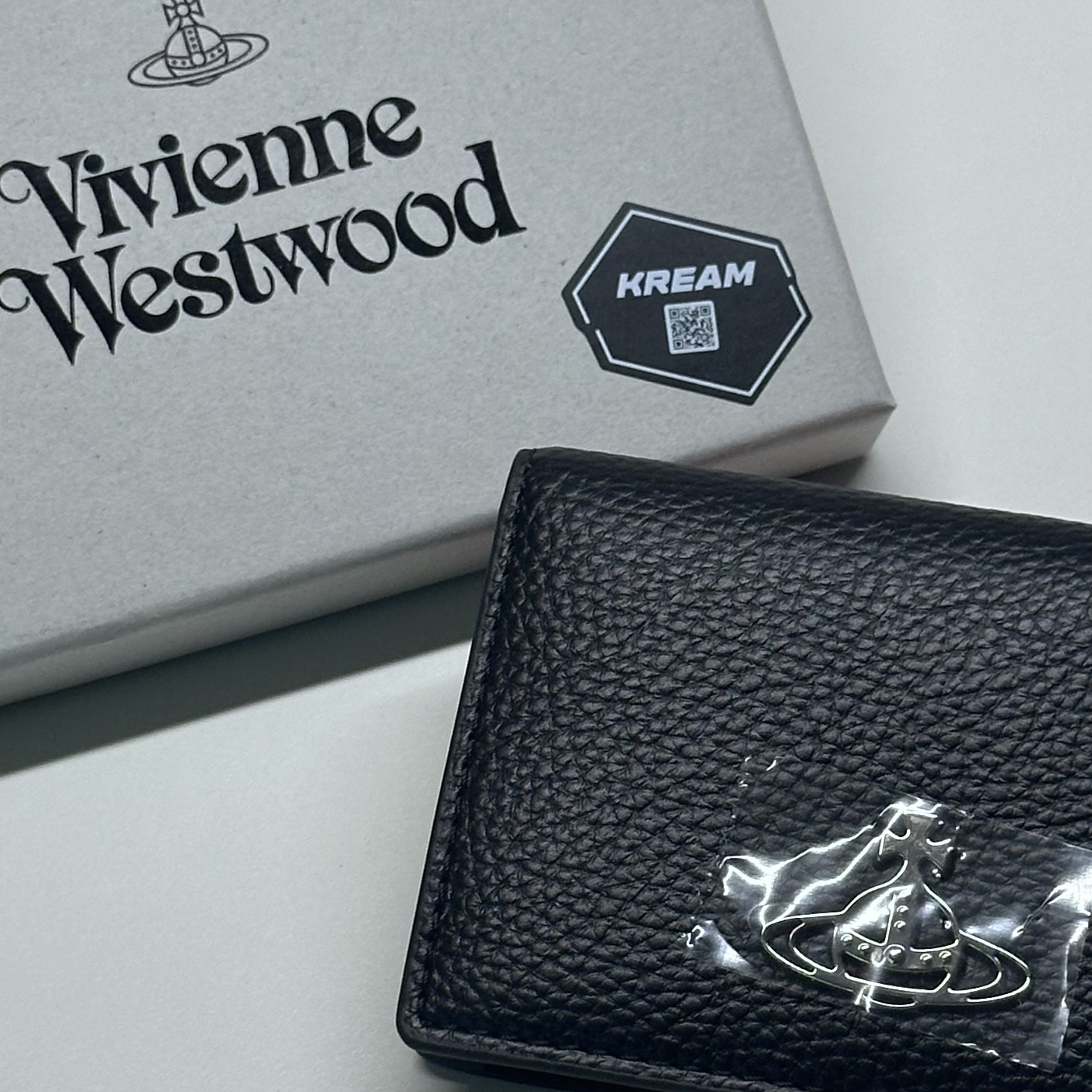 Vivienne Westwood Synthetic Card Holder Black 착용 스타일